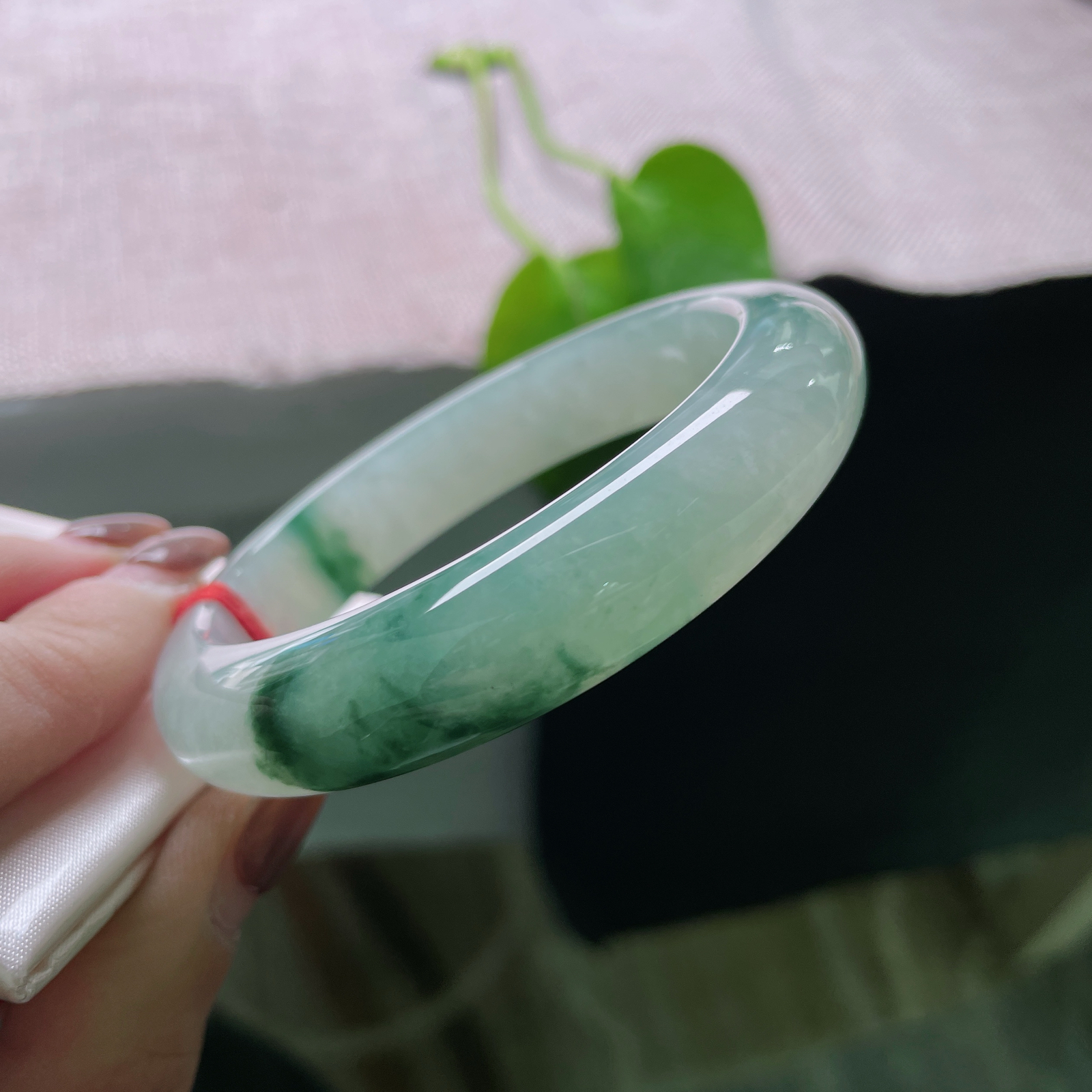 56.5/12.8/8.6，飘花正圈，版型好，优雅，灵动雅致