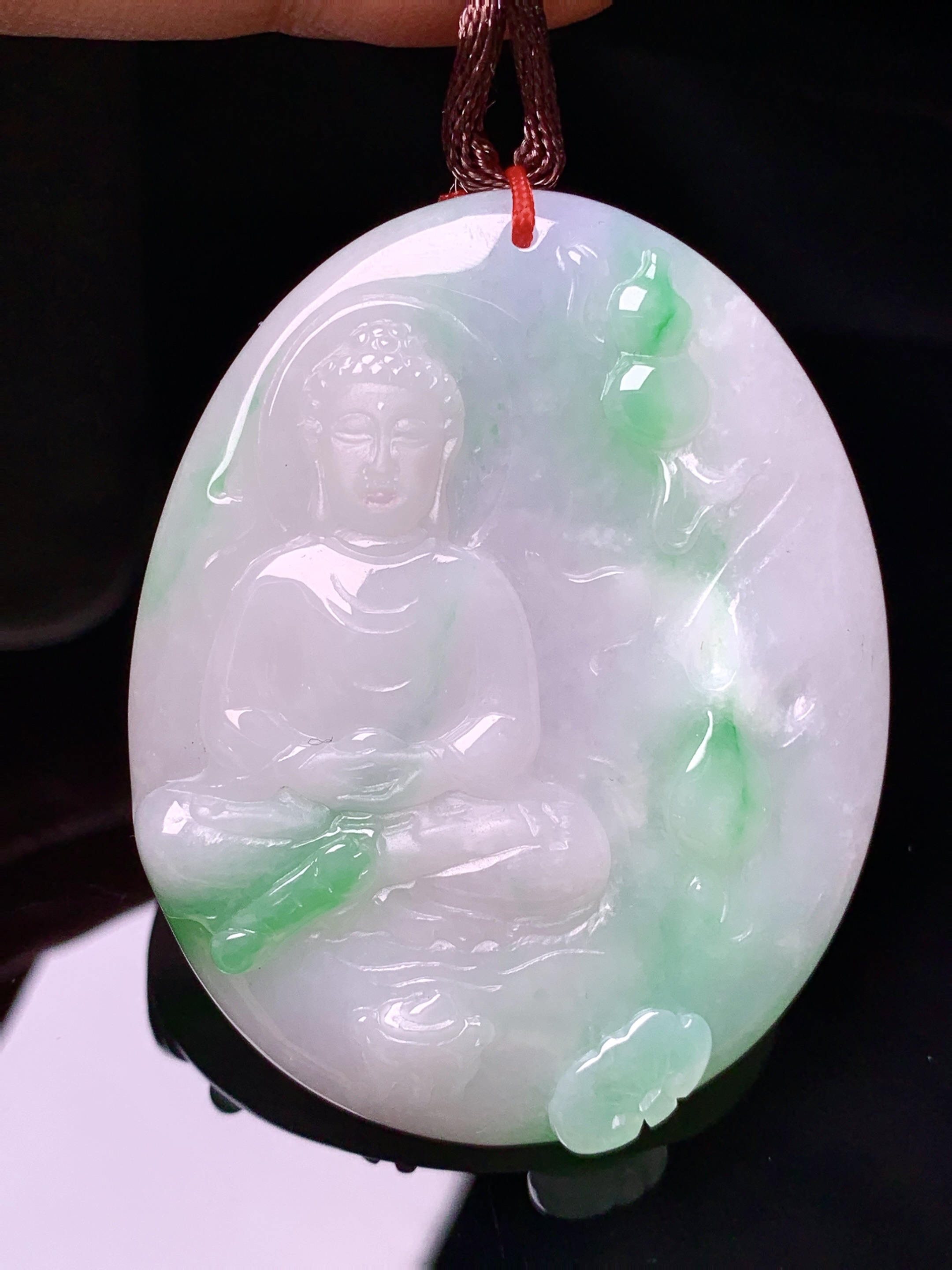 飘绿观音菩萨吊坠 玉质细腻 色泽艳丽清新 水润亮眼 整体尺寸51.5*41*5.3b2
