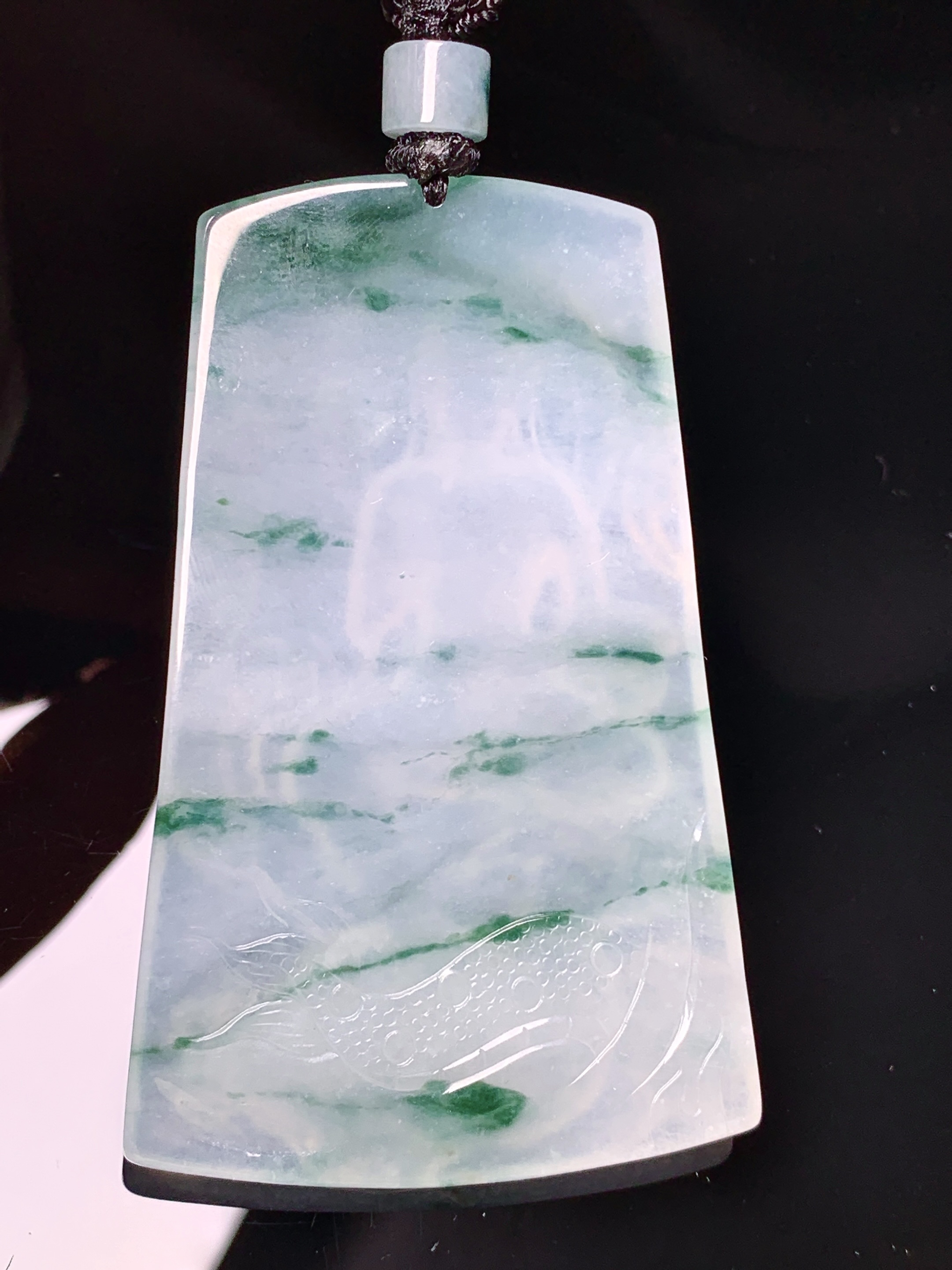 飘绿乘龙观音菩萨吊坠 玉质细腻 色泽艳丽清新 水润亮眼 整体尺寸68.8*42.8*5.8L1