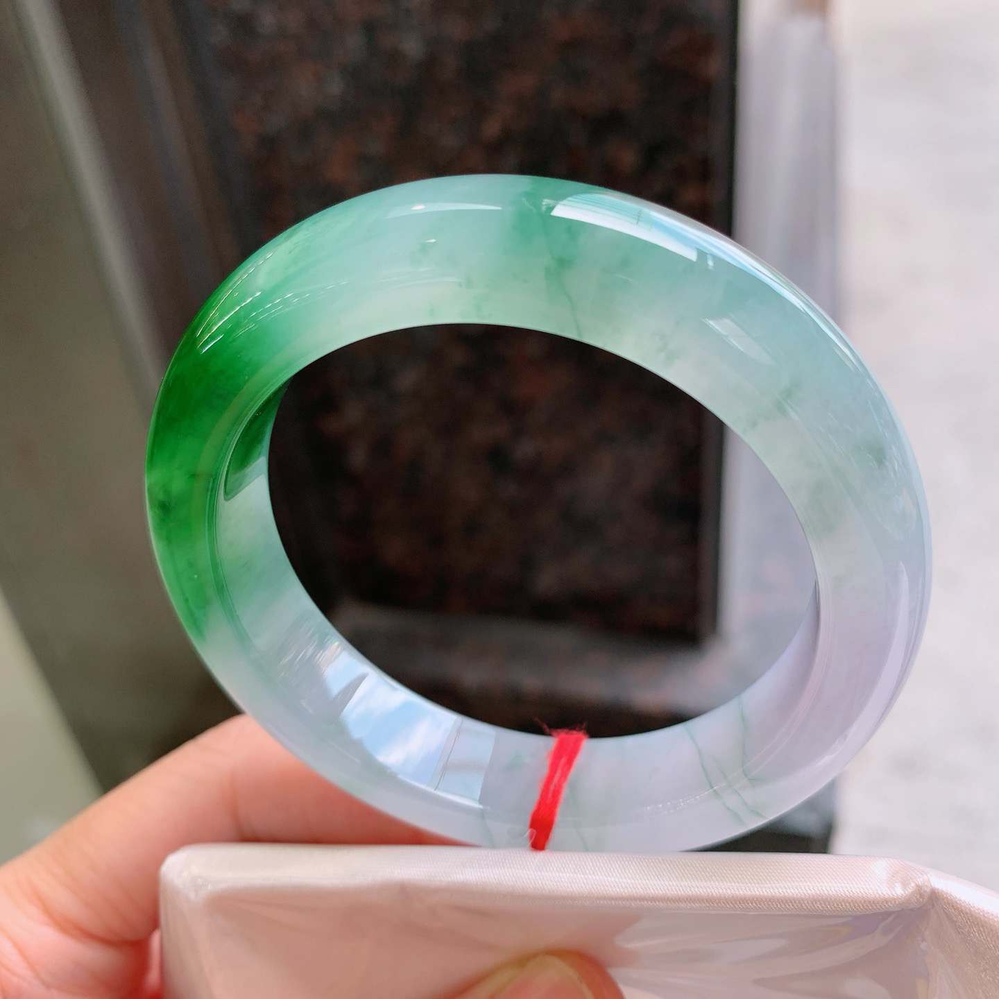 正圈冰飘绿 无瑕 尺寸：55.2/12.9/9.4 种色俱佳