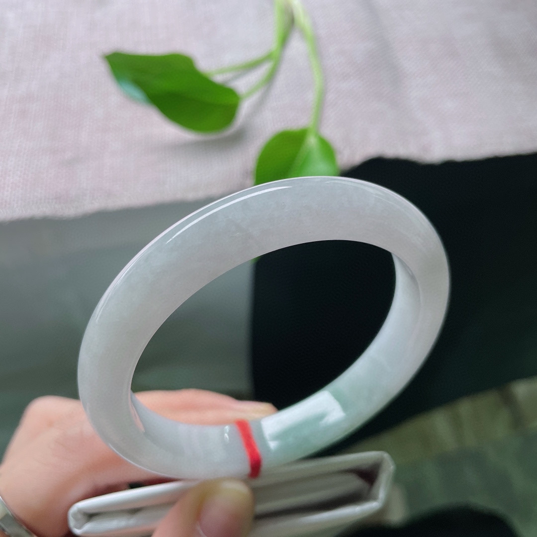 60.5/11.7/8.4，飘花手镯，整体无瑕