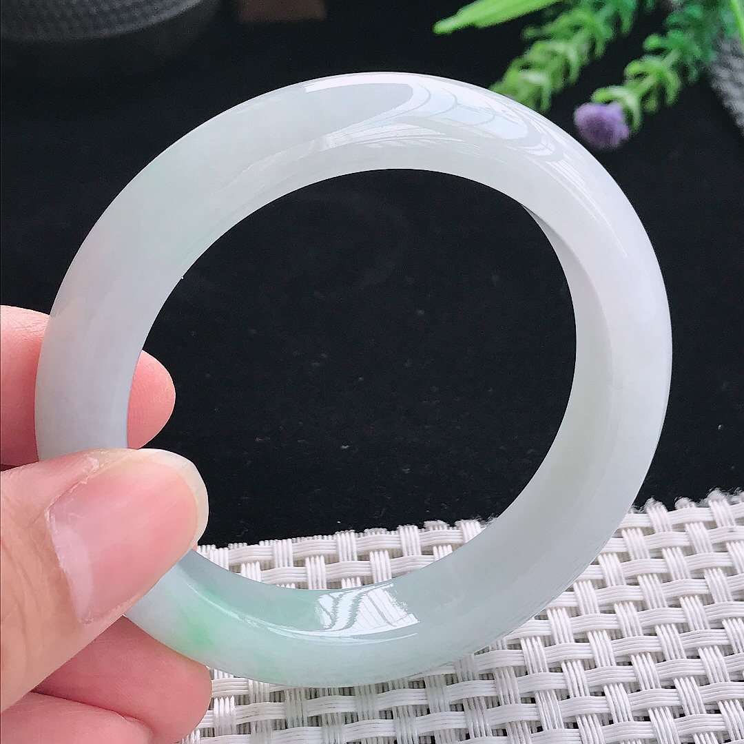 实拍A货翡翠54/12.5/9老坑冰润起胶飘绿手镯玉镯手环
