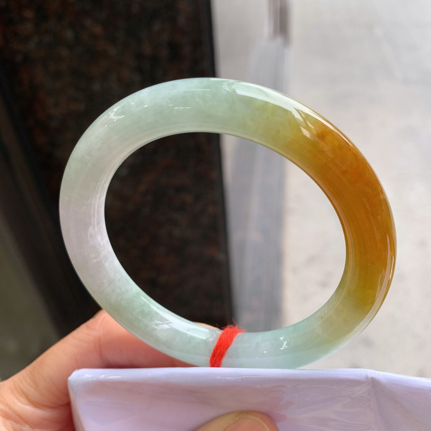 圆条黄翡 无瑕 尺寸：56.3/10  色好