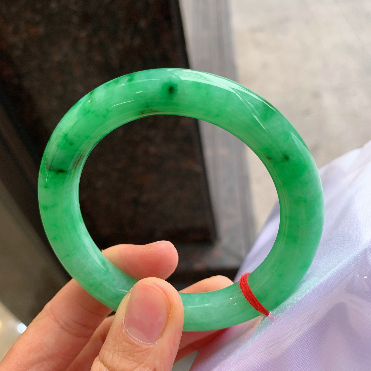 圆条满色 无瑕 尺寸：57.1/11.1  色辣