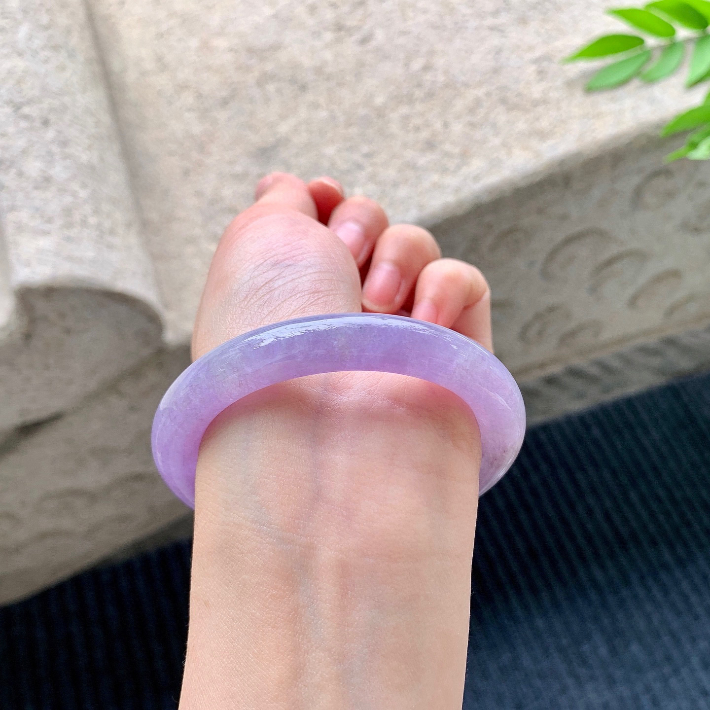 圆条53 54
【圈口】54.2/9.2/9.4
【描述】紫罗兰，水润，种老，细腻，无裂纹！