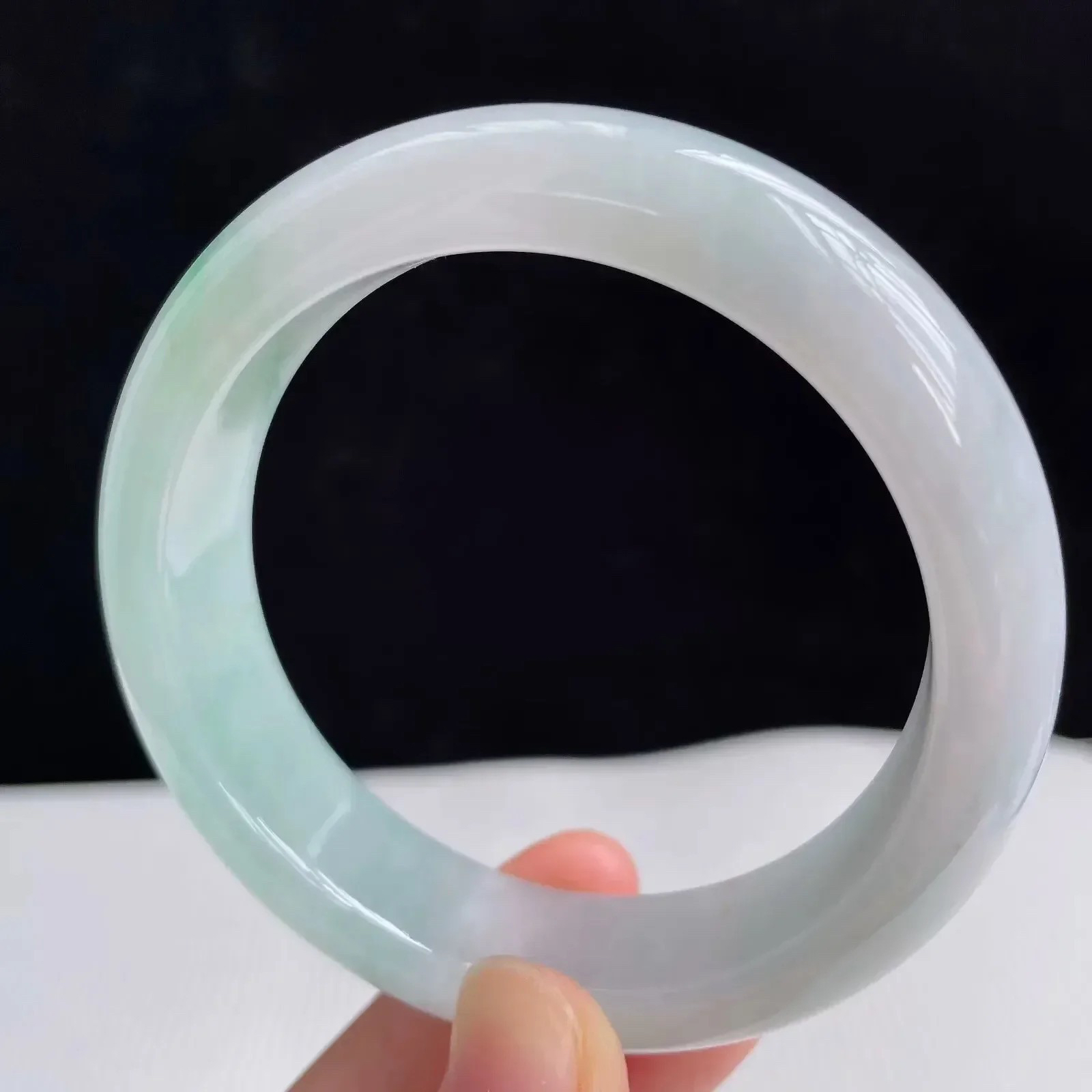 55.6圈好种水玉石天然翡翠水润有种有色飘绿手镯68.61克