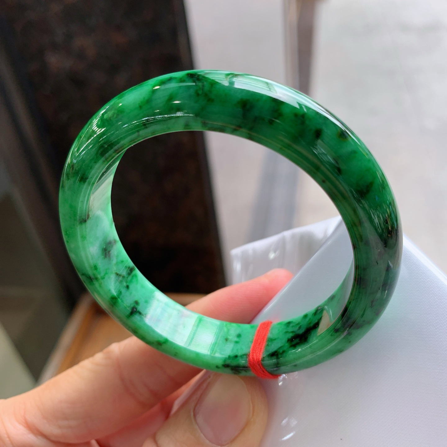 正圈满色 无瑕 尺寸：53/12.6/8.3  色辣