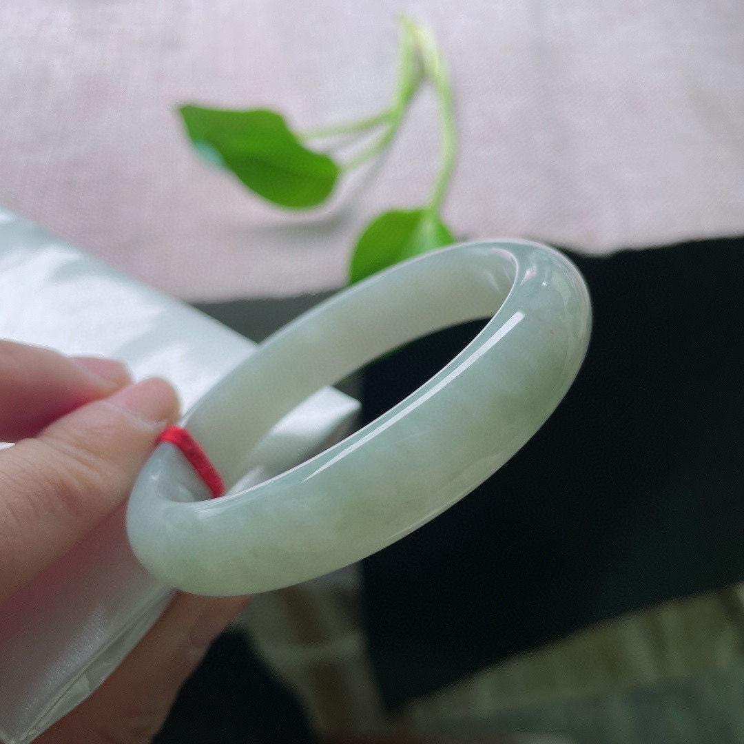 53（46）/11.8/6.9绿底贵妃，水润细腻，清新简约大方，秀丽，无纹裂