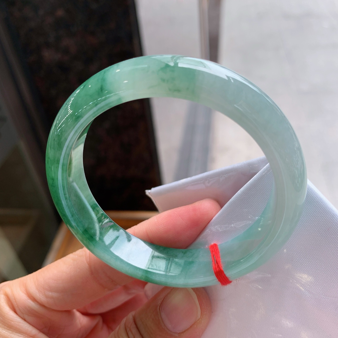 正圈冰飘花 无瑕 尺寸：56.2/13/8.2  细腻