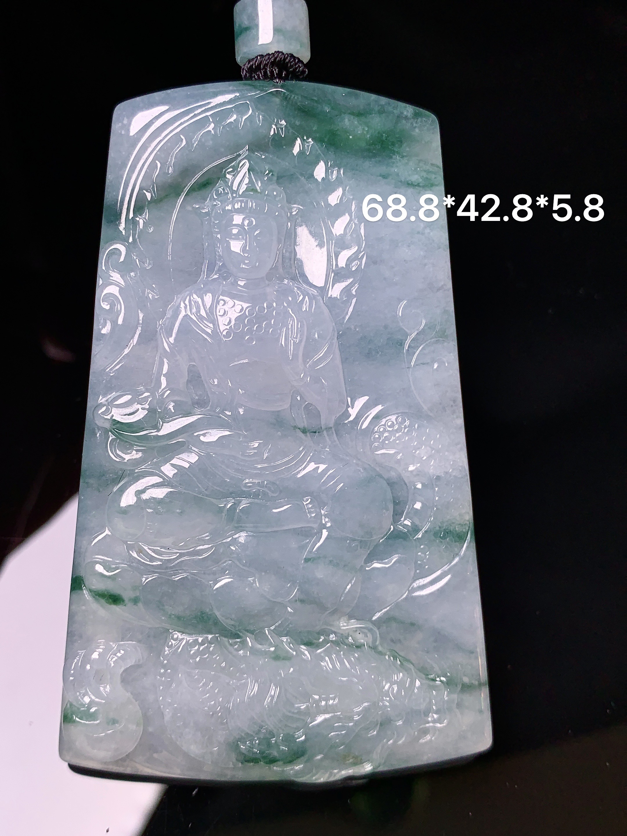 飘绿乘龙观音菩萨吊坠 玉质细腻 色泽艳丽清新 水润亮眼 整体尺寸68.8*42.8*5.8L1