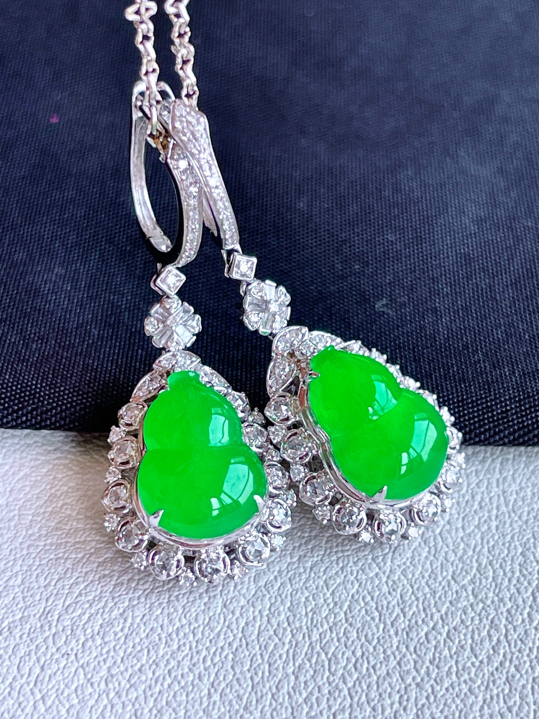 冰阳绿葫芦耳坠 

【整体】34-12.7-7.8
【裸石】11.3-8-3.3