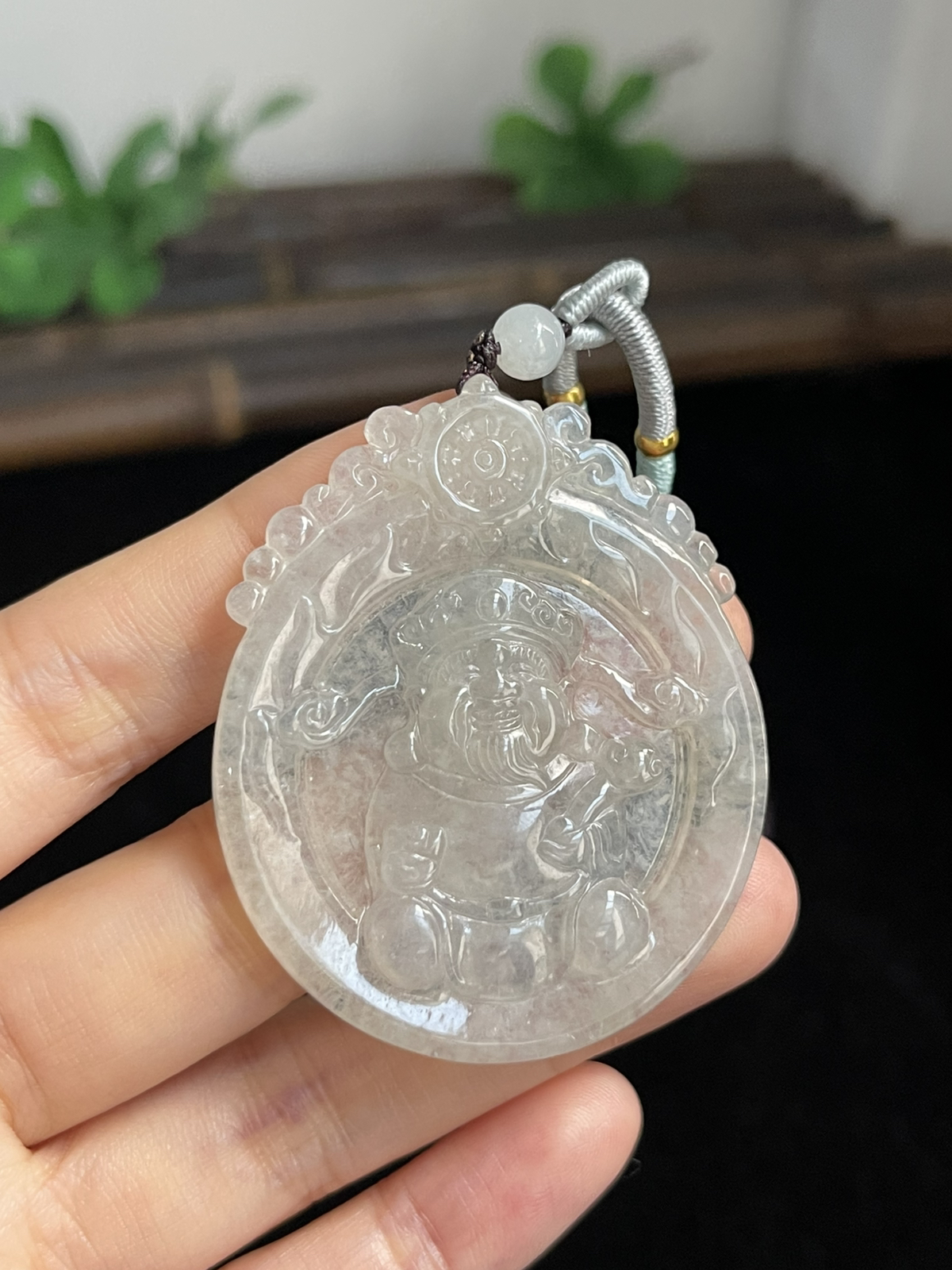 翡翠吊坠，配珠未测