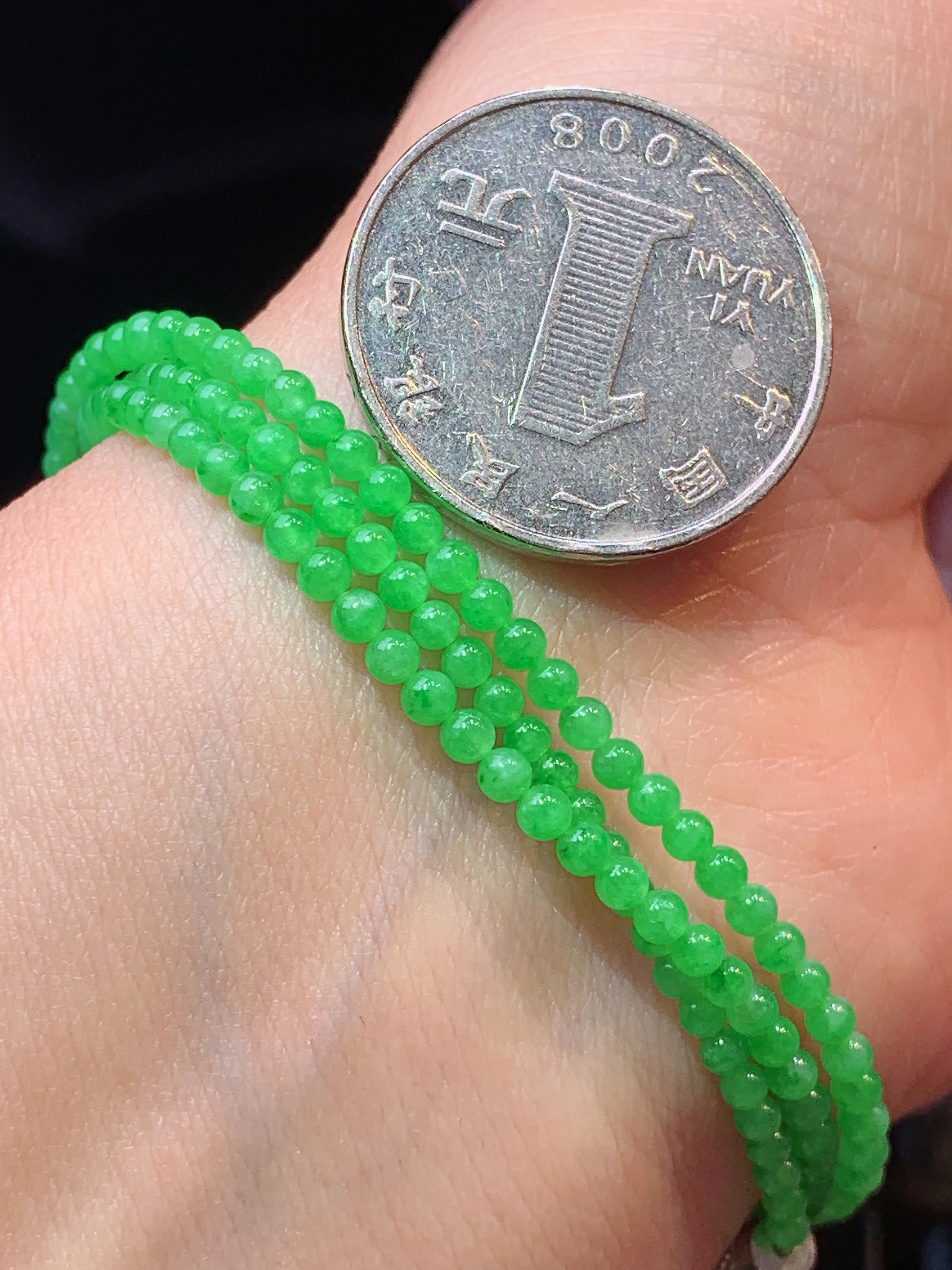 翠绿小米珠项链 玉质细腻 色泽艳丽清新 水润亮眼 整体尺寸2.6h1