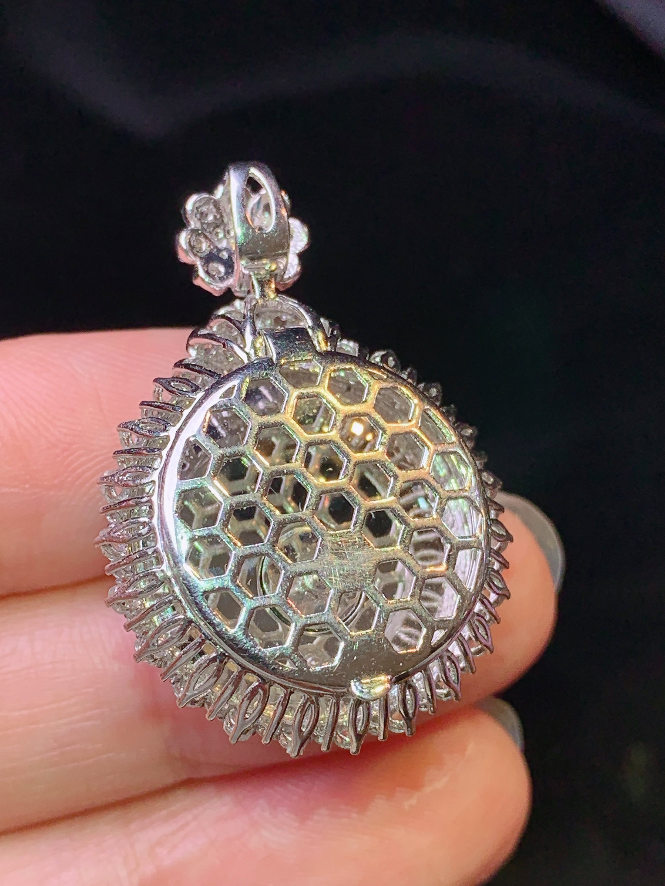 18k金钻镶嵌翠绿蛋面吊坠 玉质细腻 色泽艳丽清新 水润亮眼 整体尺寸33.3*23.2*14L2