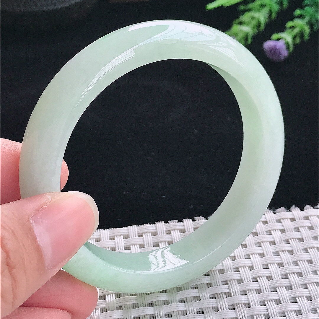 实拍A货翡翠55/12.3/8.5老坑秀气冰润冰晴绿手镯玉镯手环