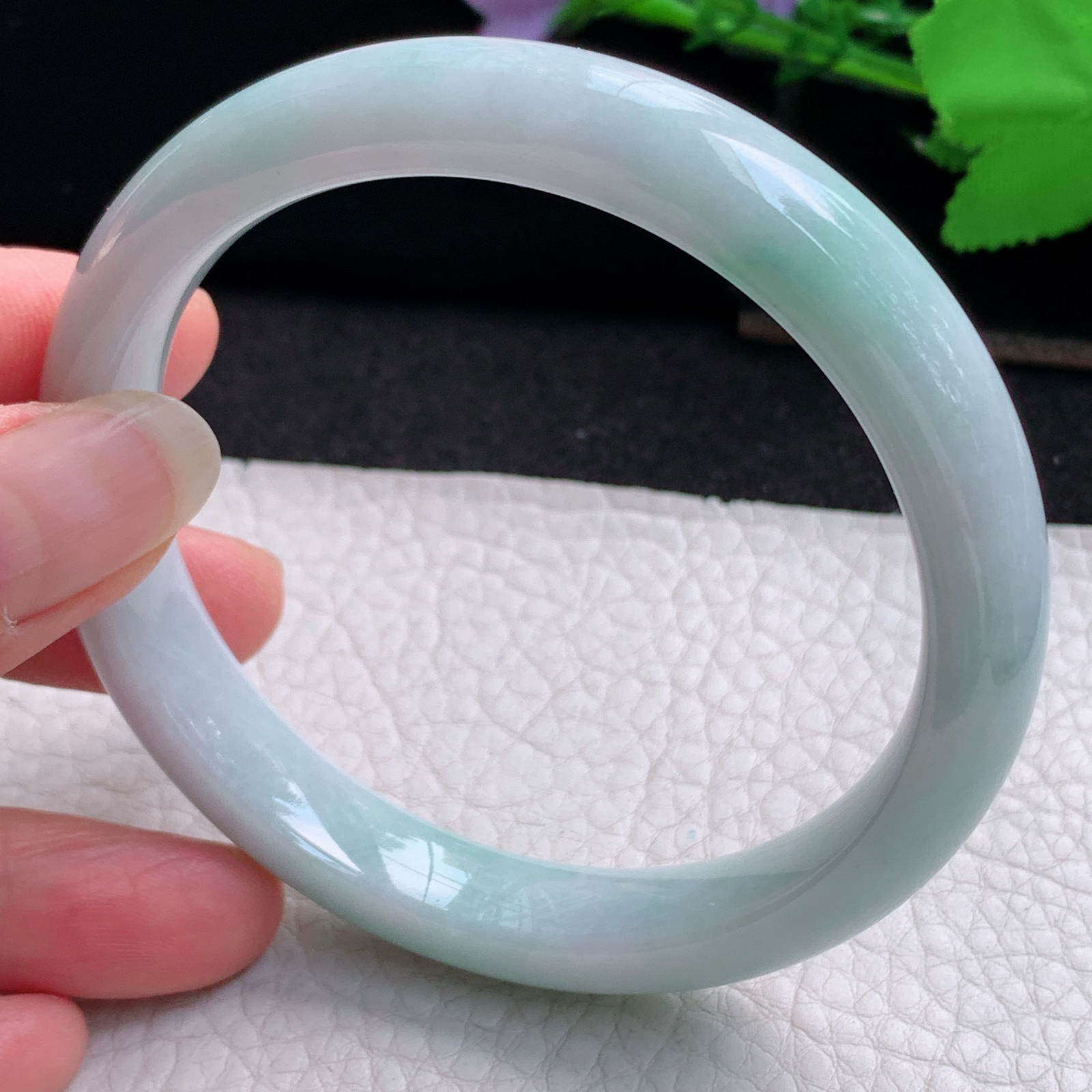 js大圈口61.5*11.5*8.3平安镯 天然翡翠A货玉手镯精美浅绿清新正圈玉手环