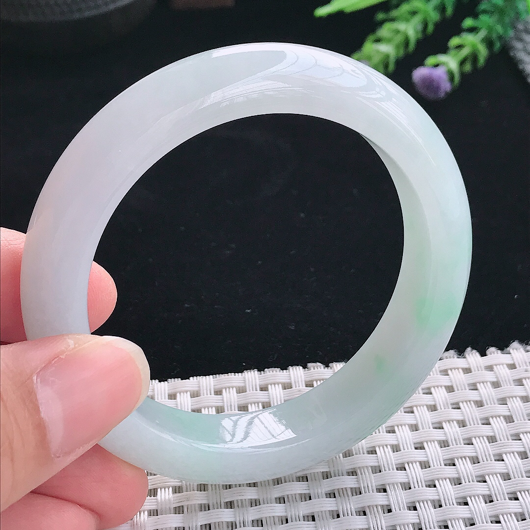 实拍A货翡翠54/12.5/9老坑冰润起胶飘绿手镯玉镯手环