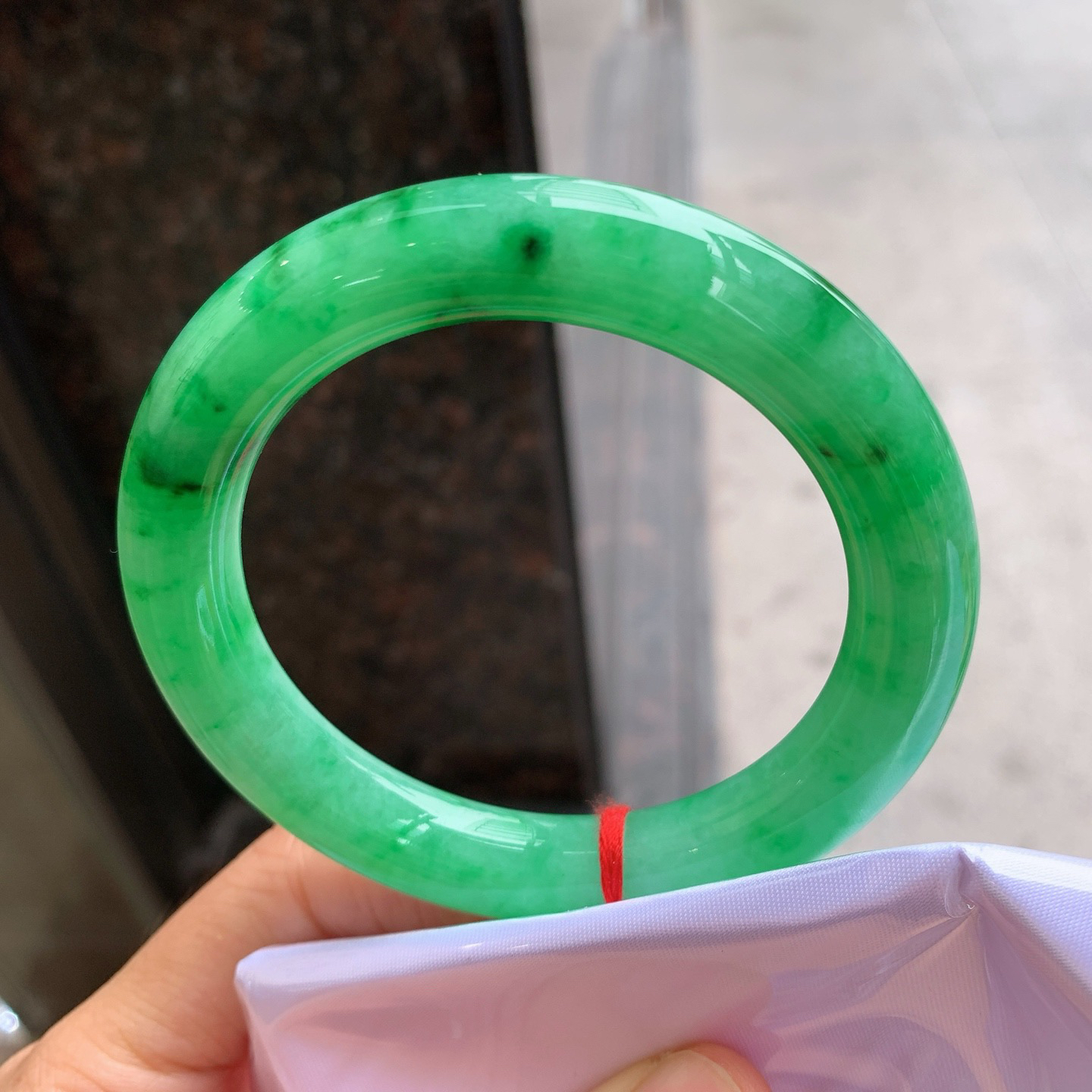 圆条满色 无瑕 尺寸：57.1/11.1  色辣