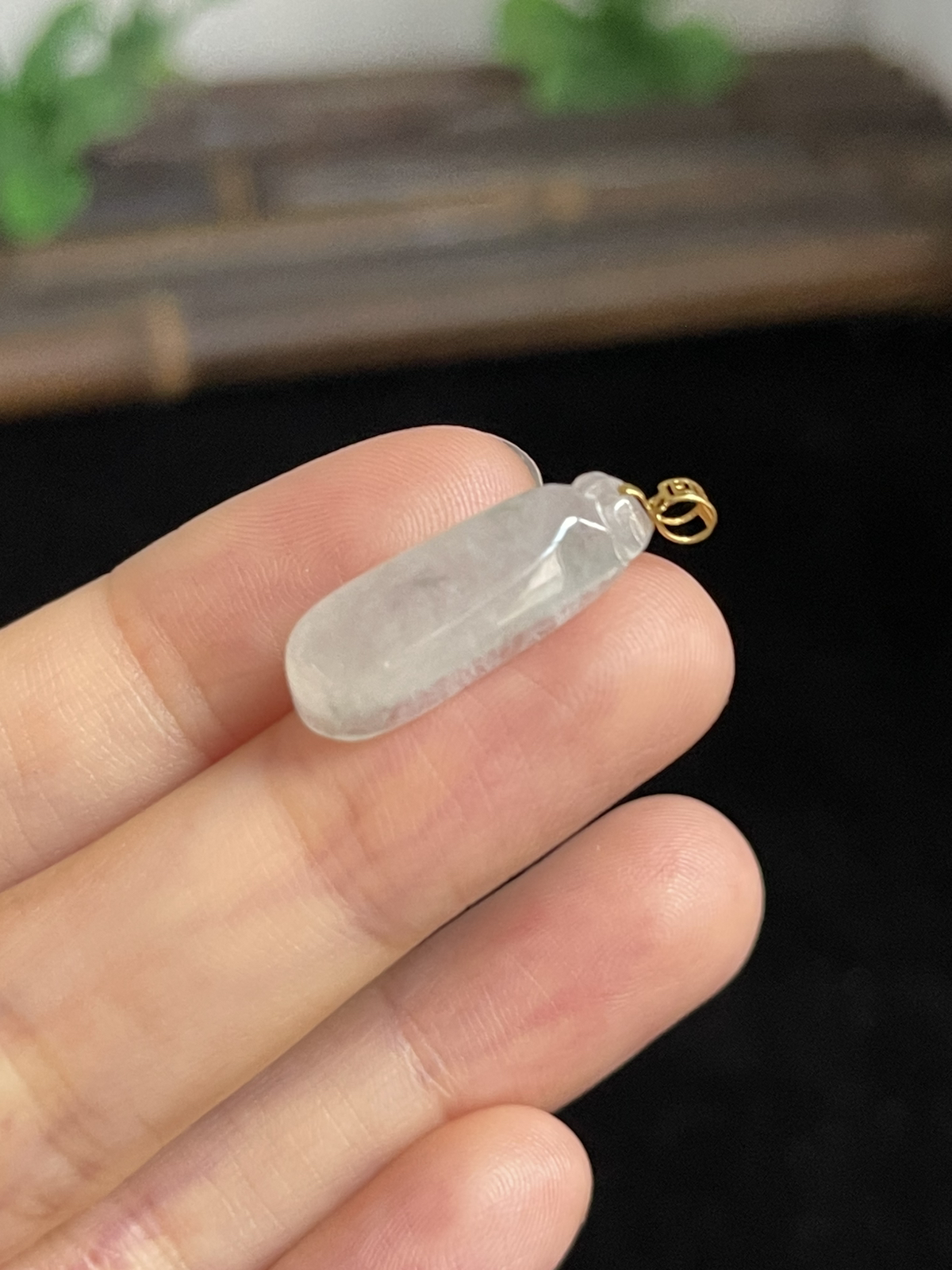 翡翠吊坠，印记：G18K