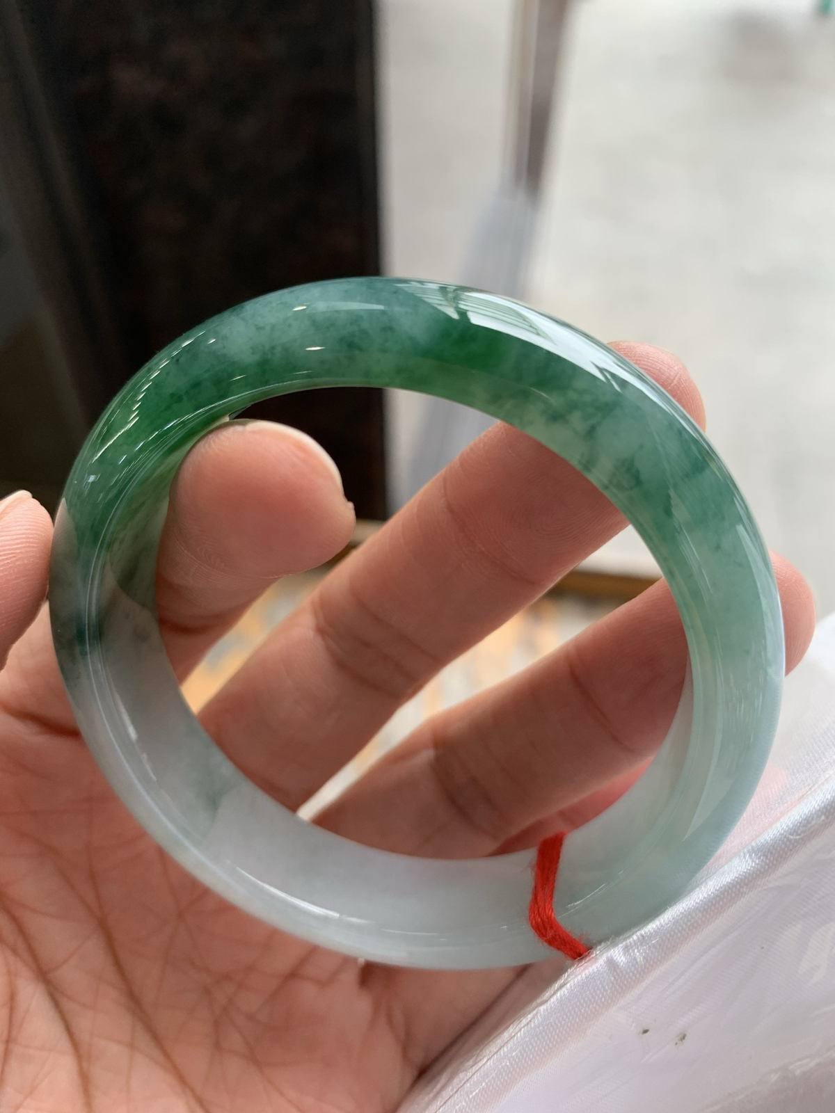 正圈冰飘花 无瑕 尺寸：56.2/13/8.2  细腻