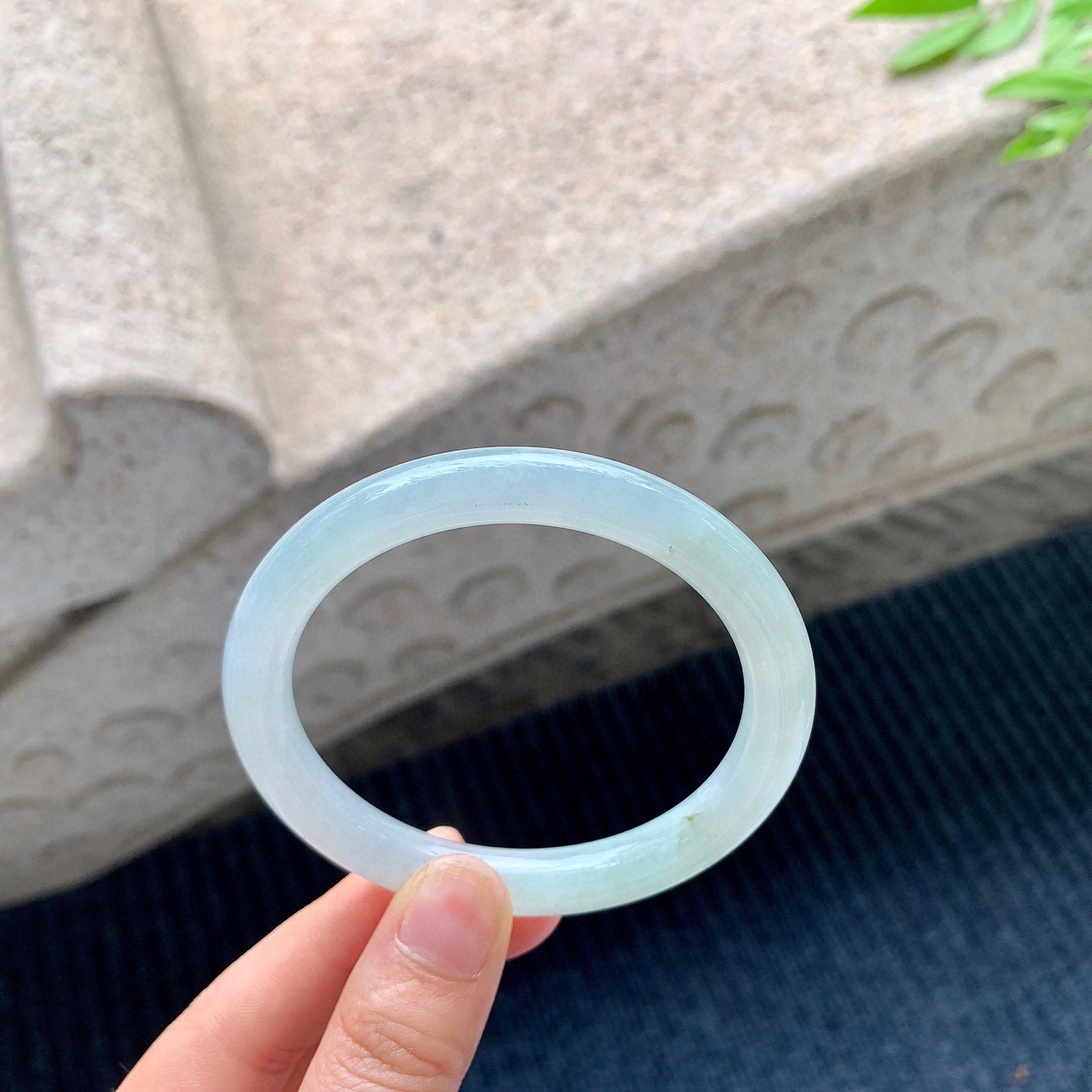 圆条55 56
【圈口】56.5/8.8/8.4
【描述】冰底色，水润，种老，细腻，无裂纹！