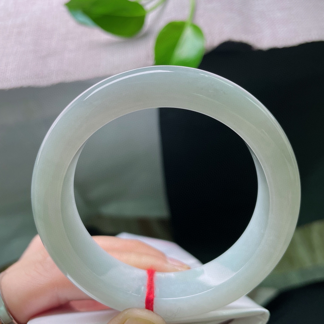 54.8/14.4/9.6绿底正圈，宽版，厚庄饱满，细腻，贵气，皮纹