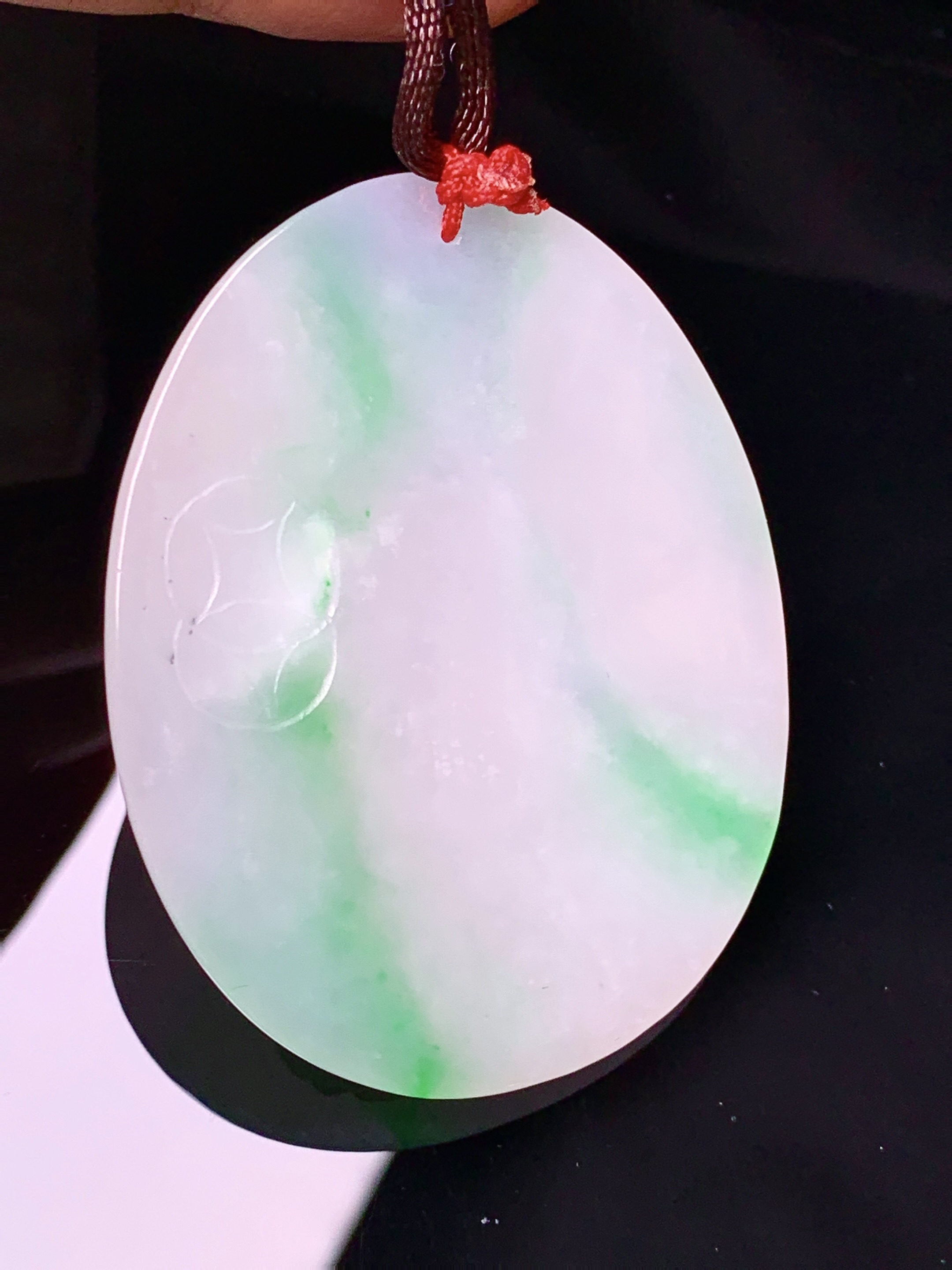 飘绿观音菩萨吊坠 玉质细腻 色泽艳丽清新 水润亮眼 整体尺寸51.5*41*5.3b2