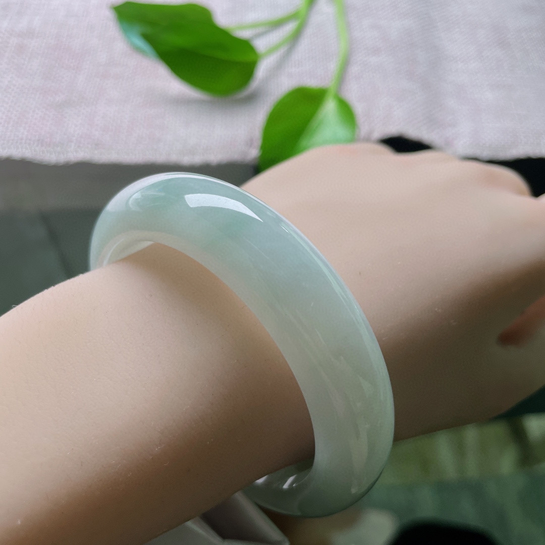 54.8/14.4/9.6绿底正圈，宽版，厚庄饱满，细腻，贵气，皮纹