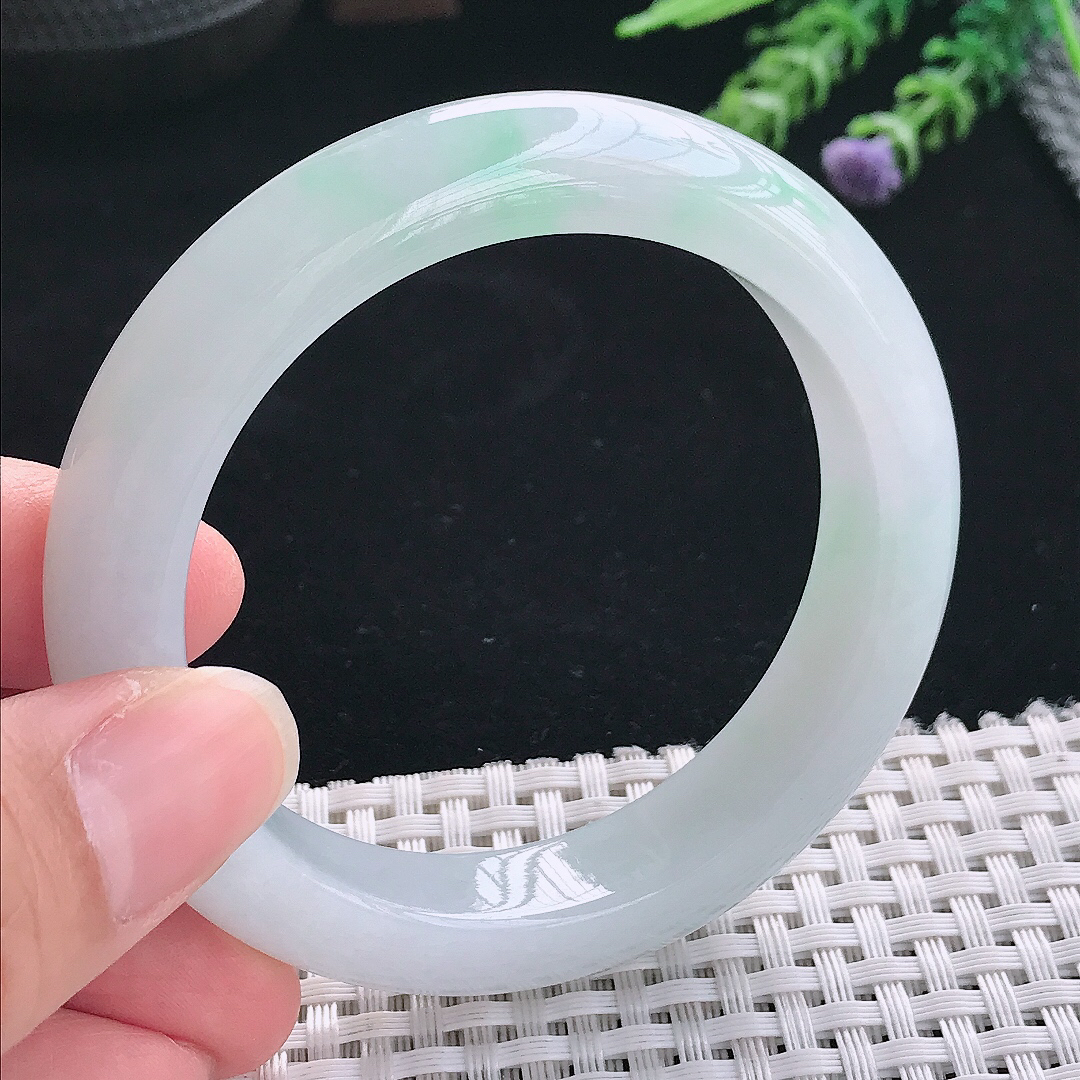 实拍A货翡翠54/12.5/9老坑冰润起胶飘绿手镯玉镯手环
