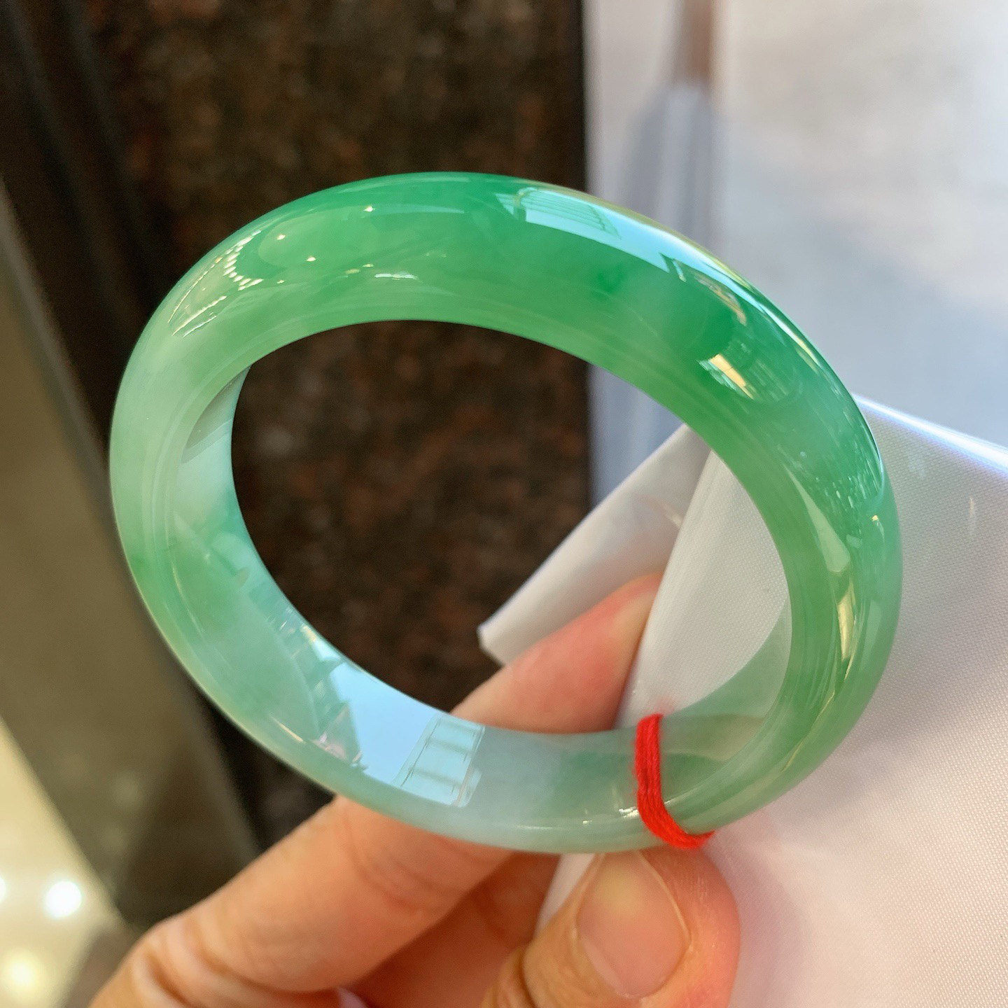 正圈飘绿 无瑕 尺寸：53.8/12.9/8.6 细腻