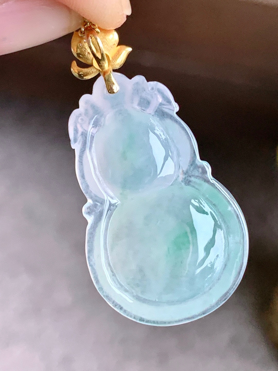 【镶嵌】冰飘花葫芦大葫芦吊坠  
【说明】缅料 18k金镶嵌 性价比高  
【整体】38.8
【裸石】31.7-20-5.7