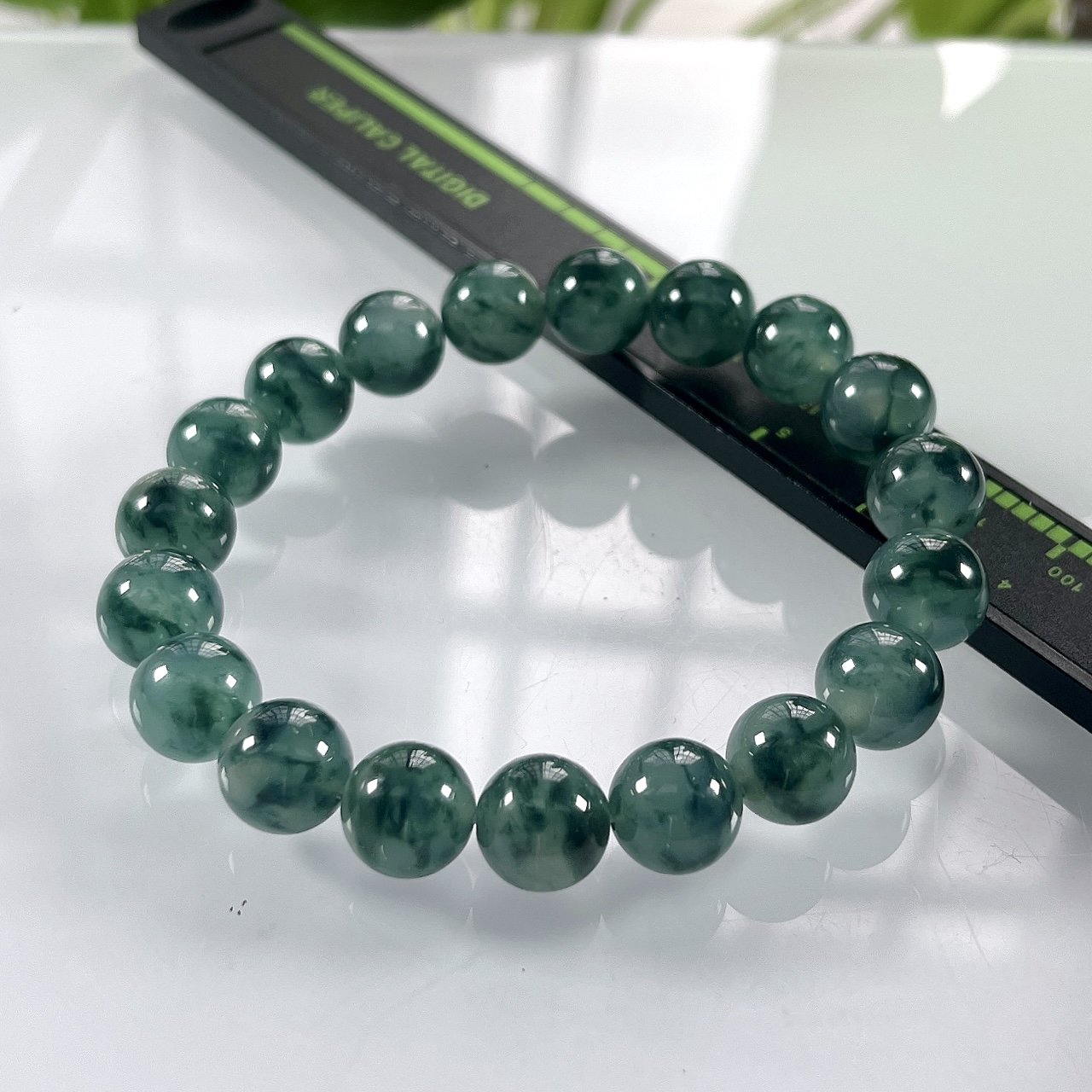 缅甸天然翡翠A货，卡10冰种起胶飘花圆珠手串手链，尺寸：10mm/19颗，重量：33.37g