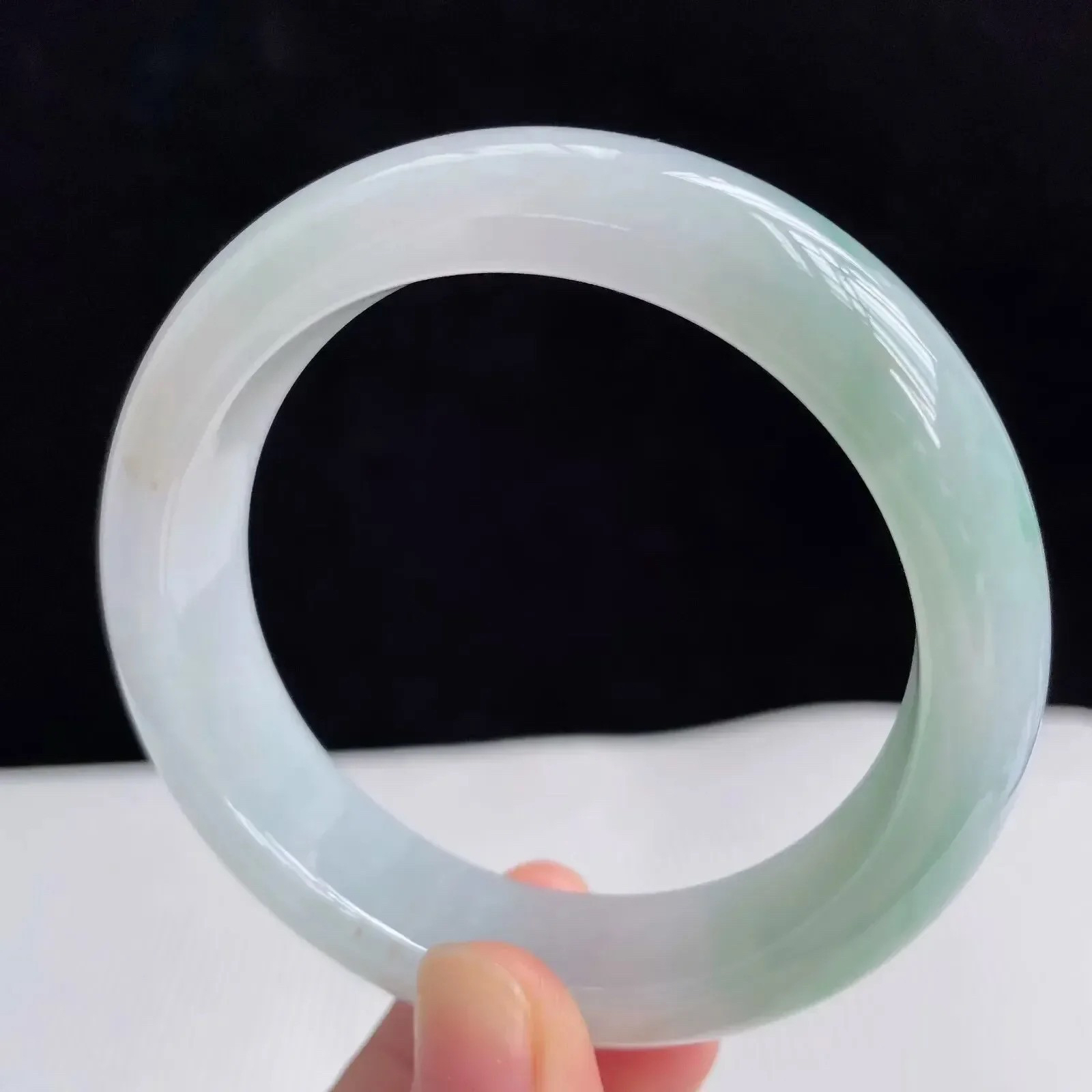 55.6圈好种水玉石天然翡翠水润有种有色飘绿手镯68.61克