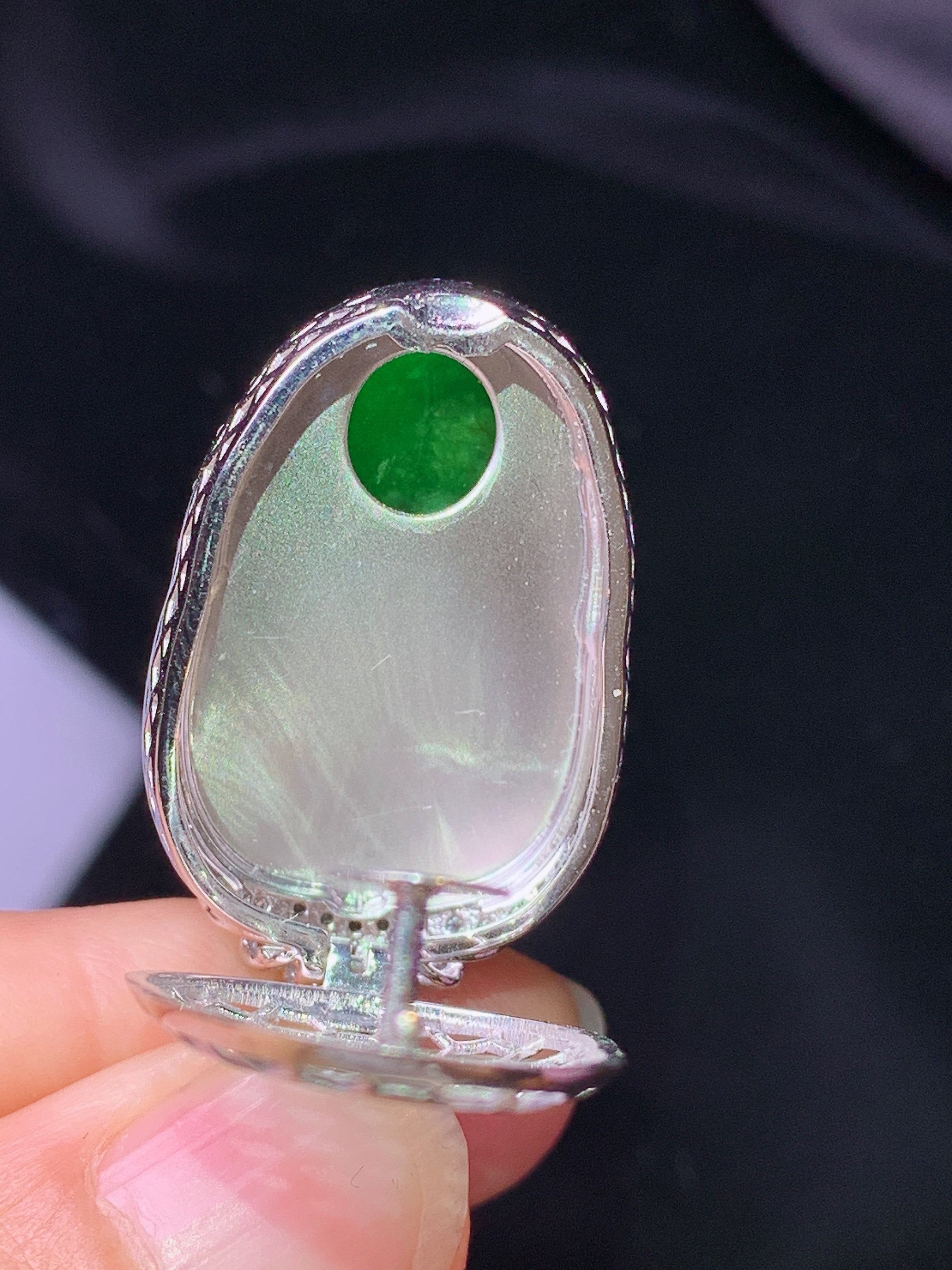 18k金钻镶嵌满绿树叶吊坠 玉质细腻 色泽艳丽清新 水润亮眼 整体尺寸37.2*19*11L2