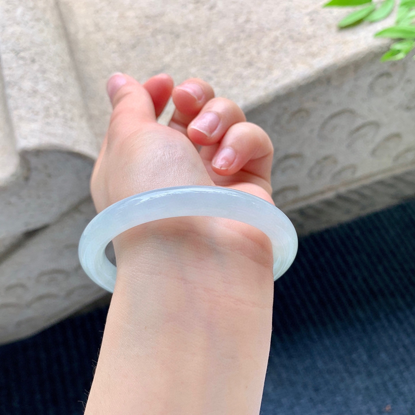 圆条55 56
【圈口】56.5/8.8/8.4
【描述】冰底色，水润，种老，细腻，无裂纹！