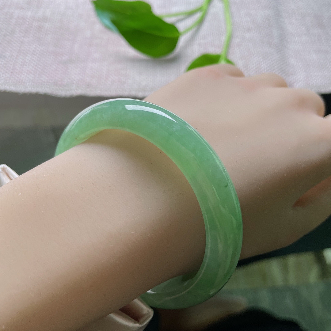 57/12/7.9，湖水绿正圈，种老色艳，偷得浮生半日闲，满目皆是碧波涟。无纹裂