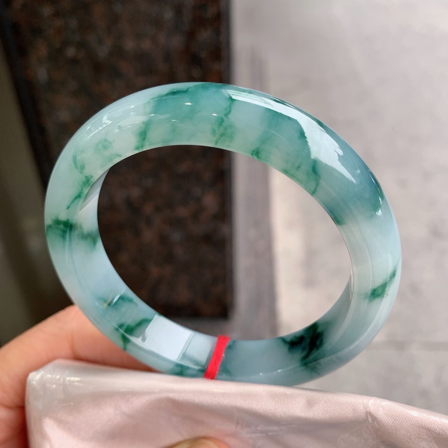 正圈飘花 无瑕 尺寸：57.3/13/9  细腻