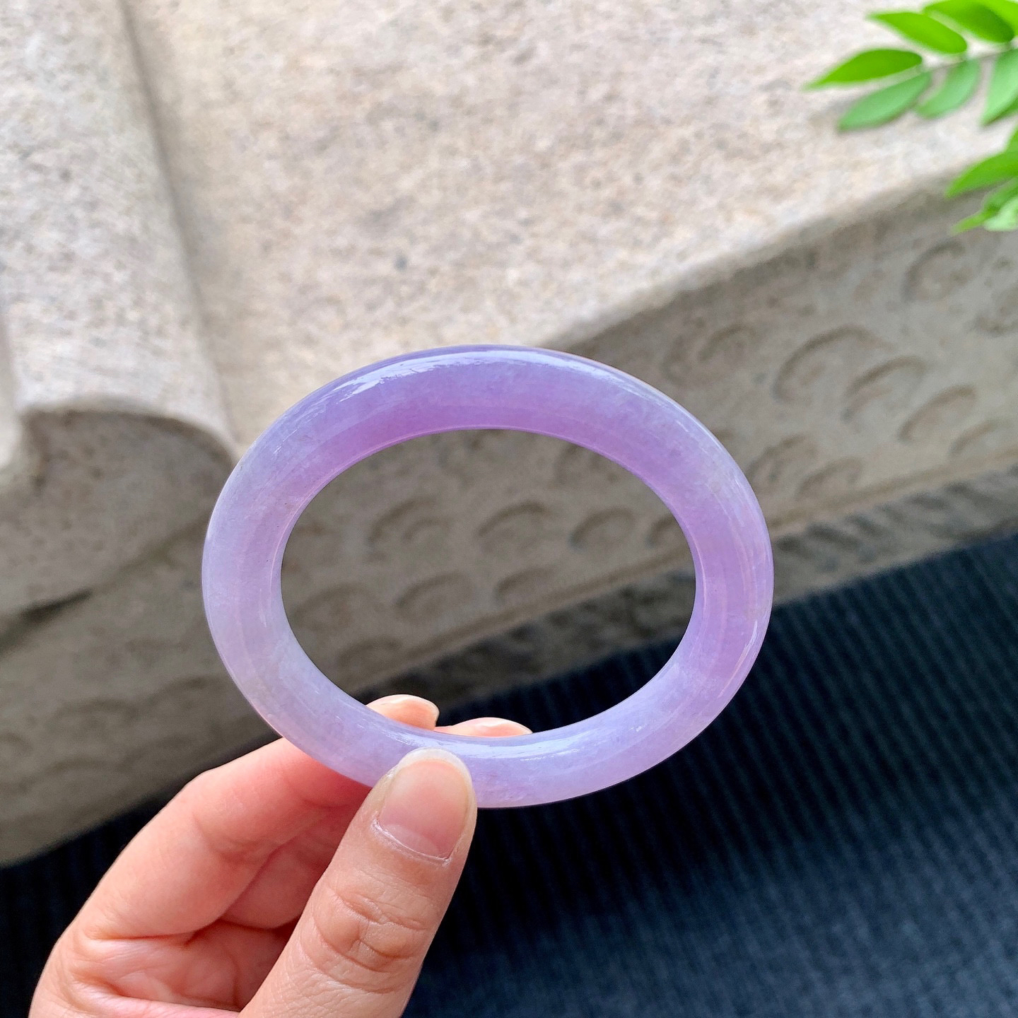 圆条53 54
【圈口】54.2/9.2/9.4
【描述】紫罗兰，水润，种老，细腻，无裂纹！