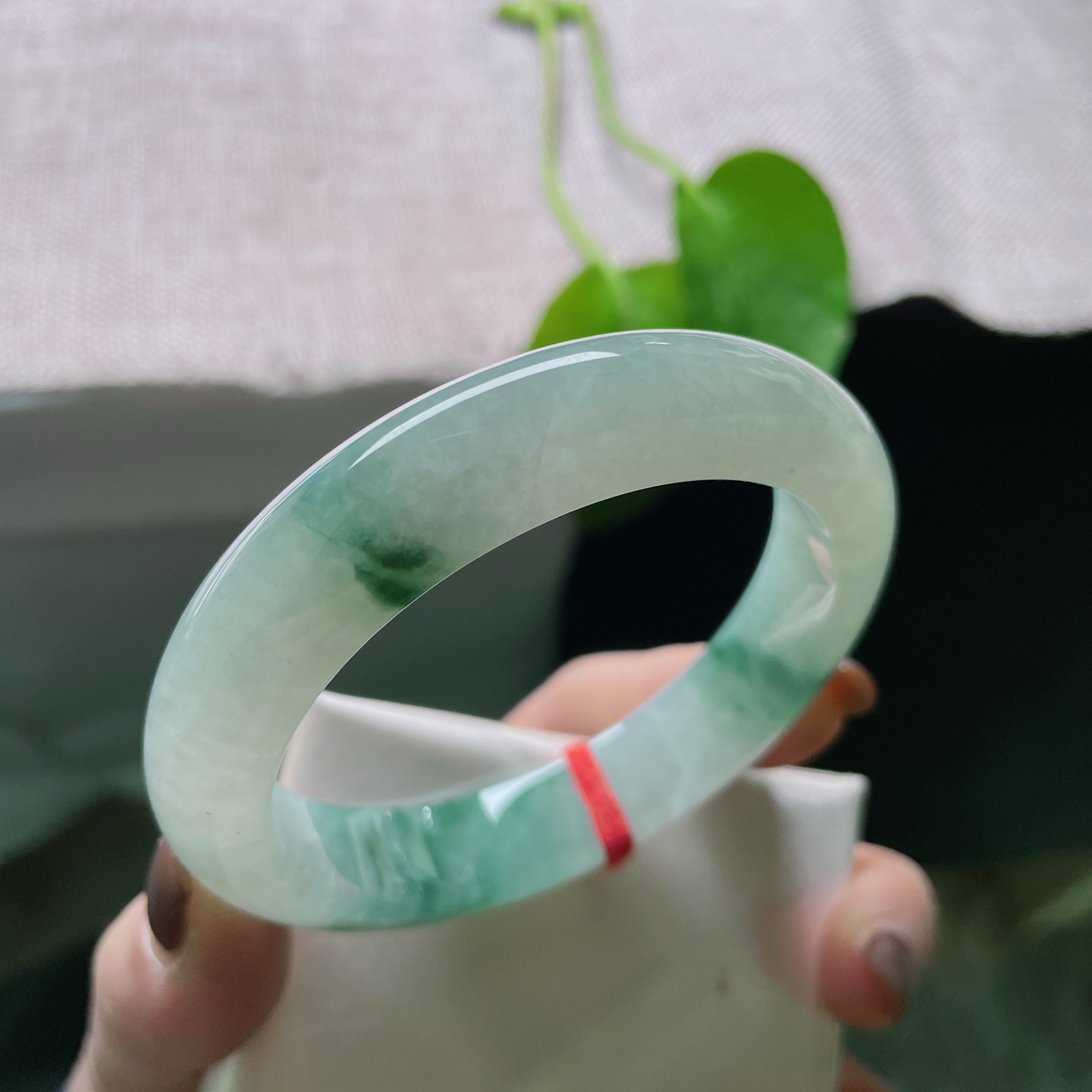 56.5/12.8/8.6，飘花正圈，版型好，优雅，灵动雅致