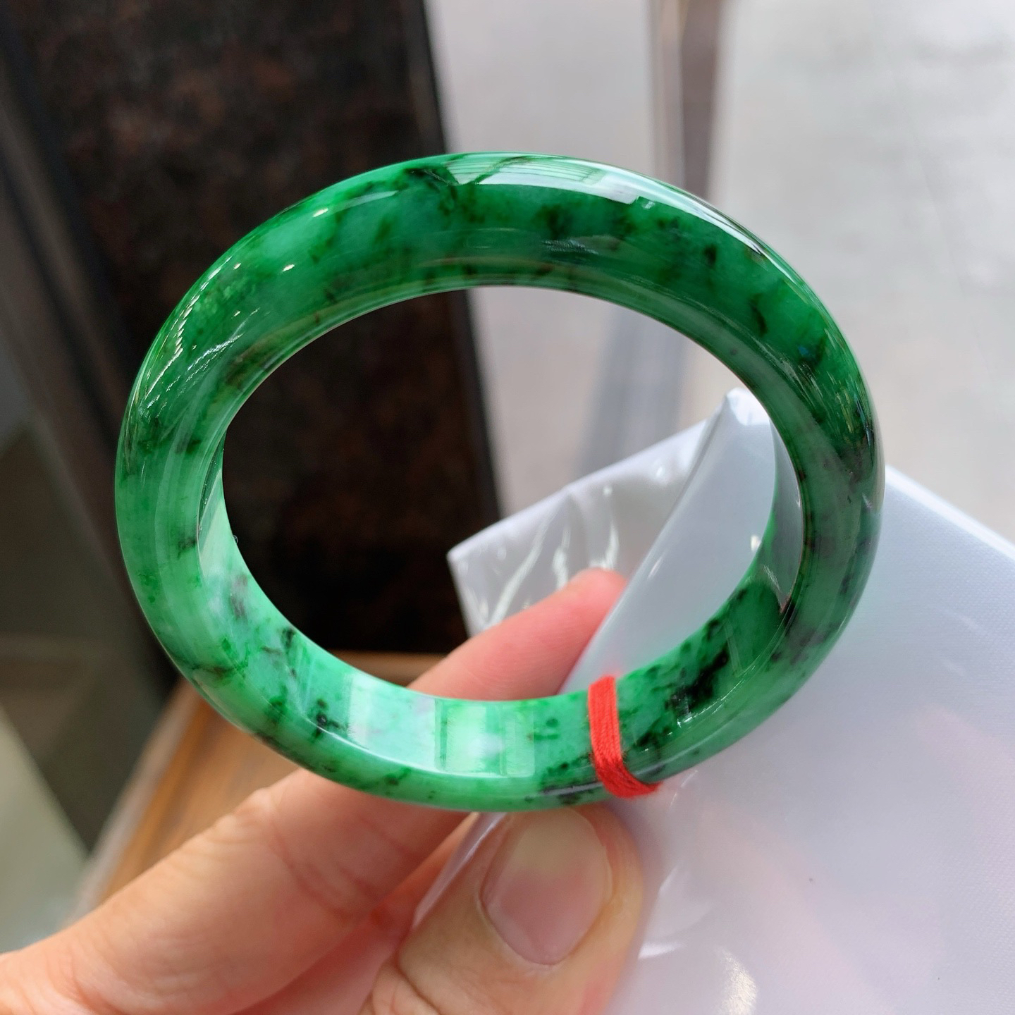 正圈满色 无瑕 尺寸：53/12.6/8.3  色辣