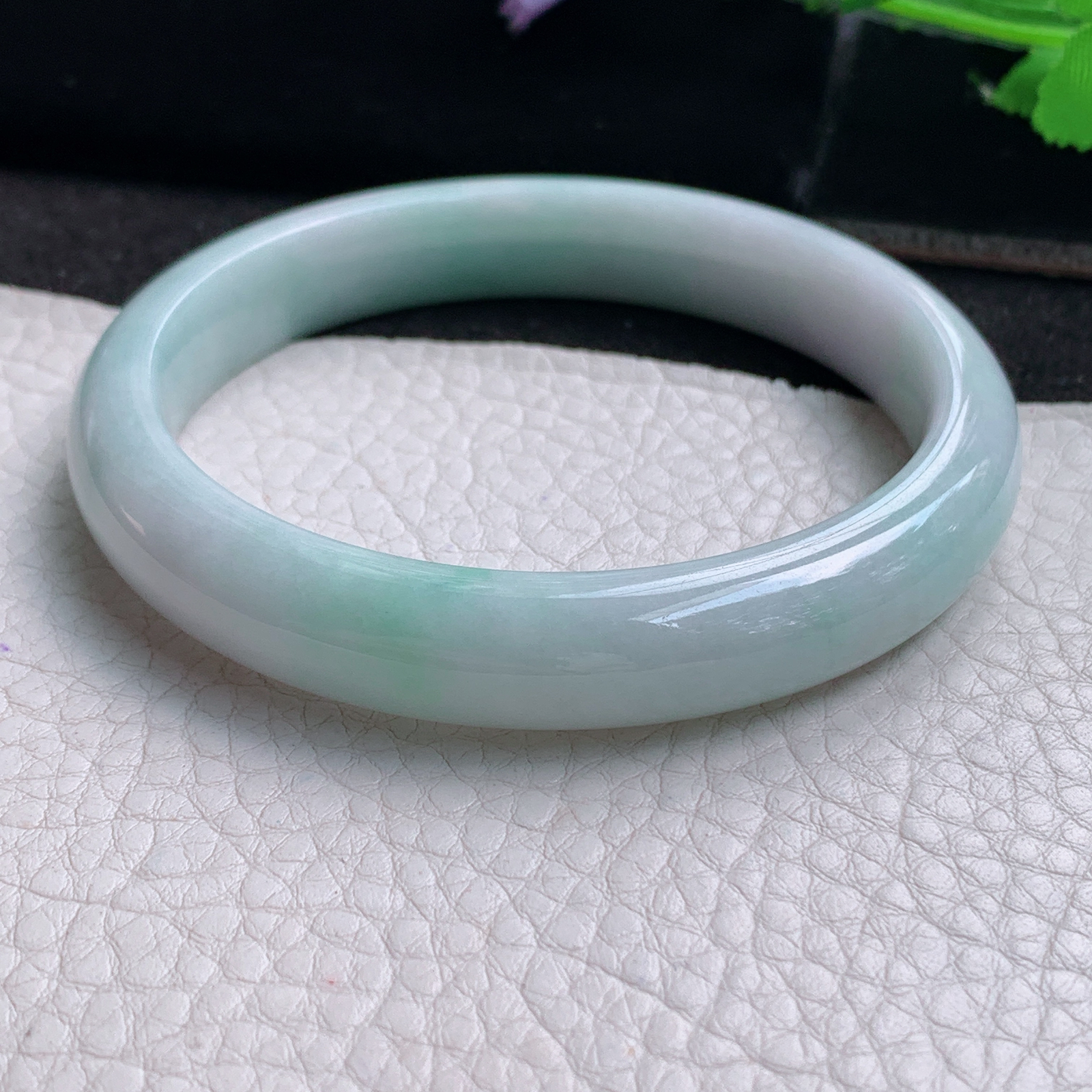 js大圈口61.5*11.5*8.3平安镯 天然翡翠A货玉手镯精美浅绿清新正圈玉手环