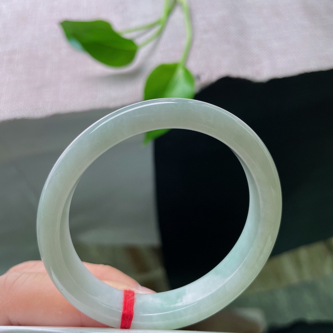 53（46）/11.8/6.9绿底贵妃，水润细腻，清新简约大方，秀丽，无纹裂