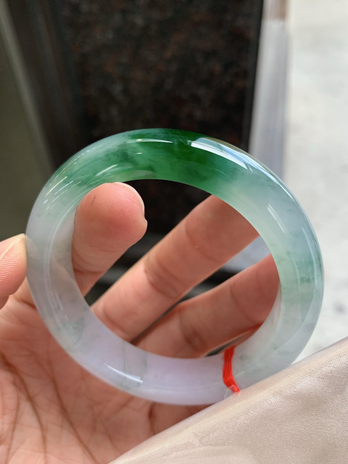 正圈冰飘绿 无瑕 尺寸：55.2/12.9/9.4 种色俱佳