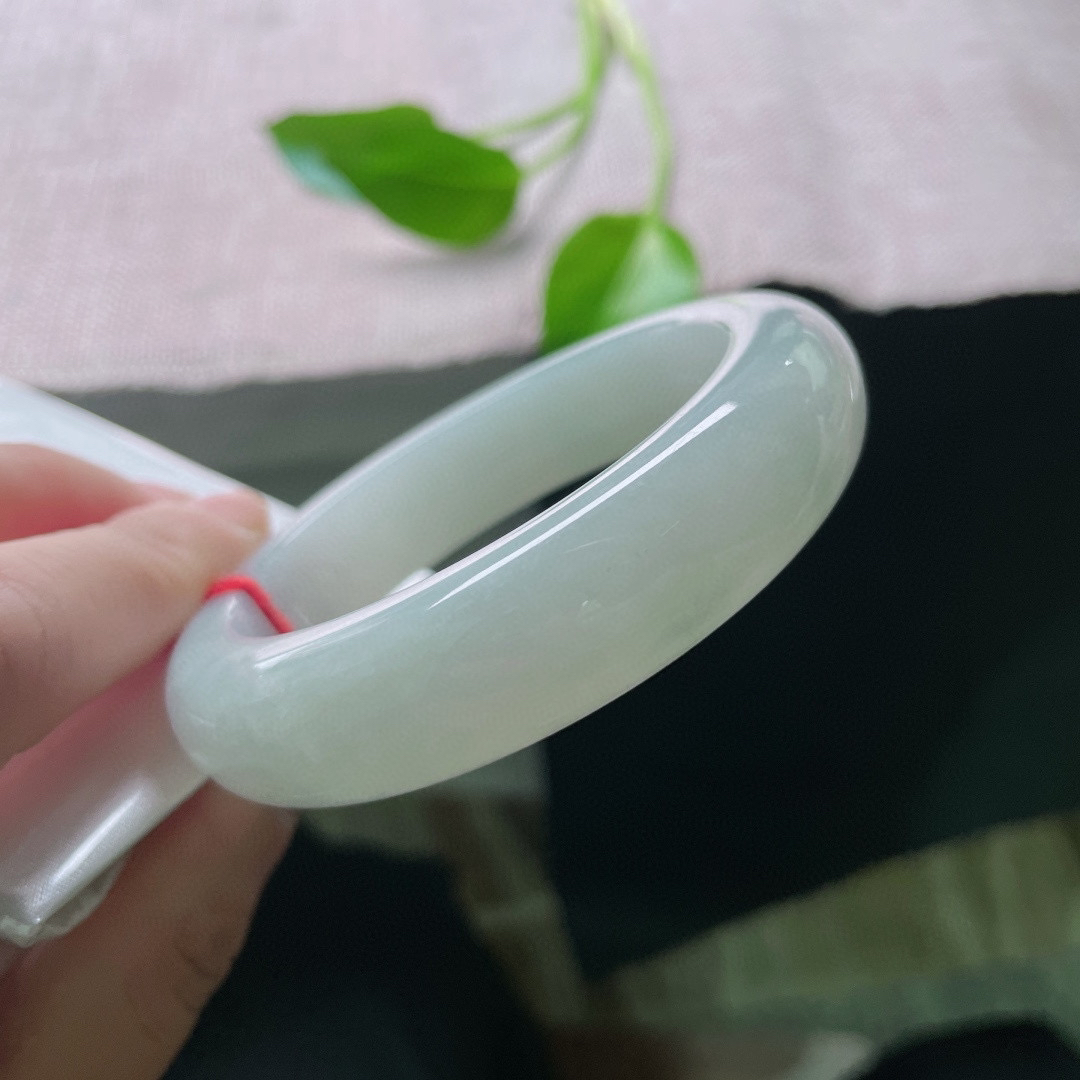 54.8/14.4/9.6绿底正圈，宽版，厚庄饱满，细腻，贵气，皮纹