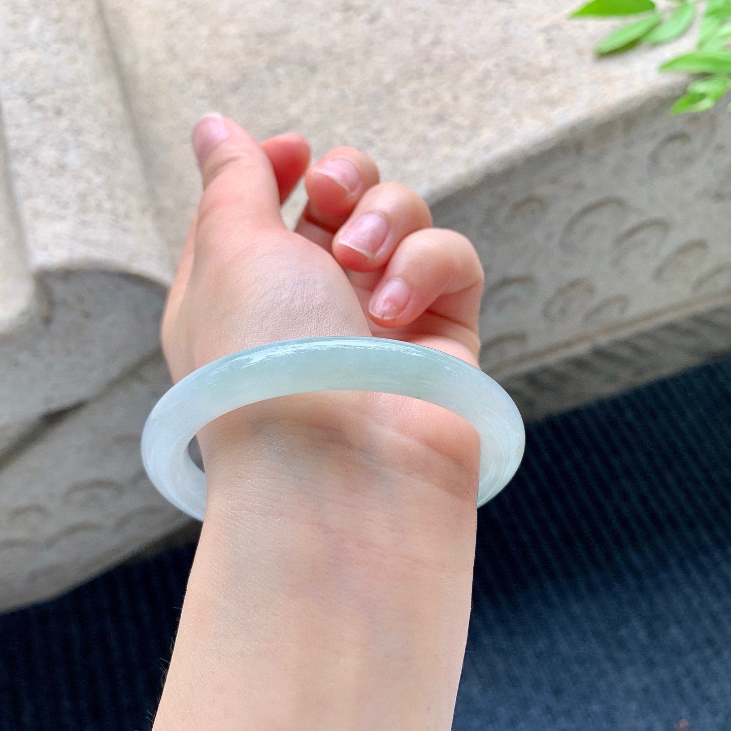 圆条55 56
【圈口】56.5/8.8/8.4
【描述】冰底色，水润，种老，细腻，无裂纹！