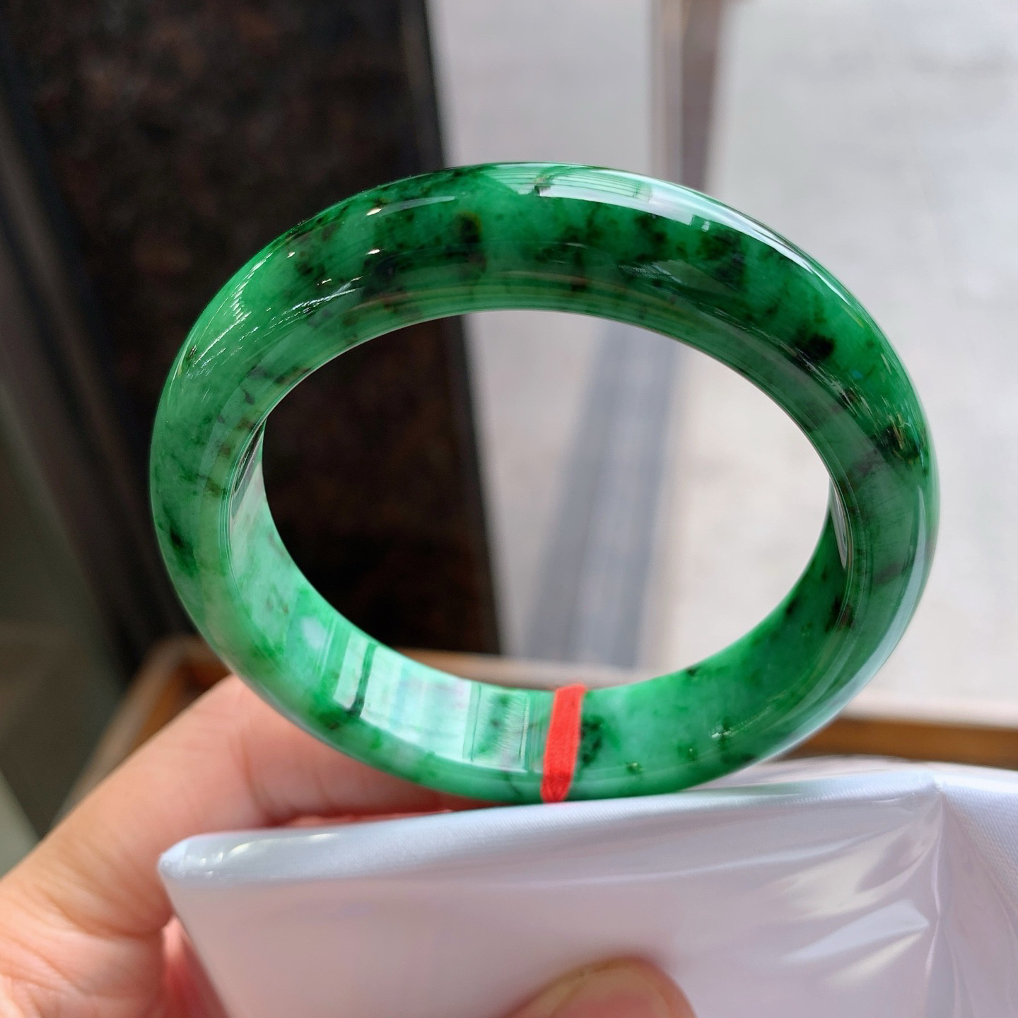 正圈满色 无瑕 尺寸：53/12.6/8.3  色辣