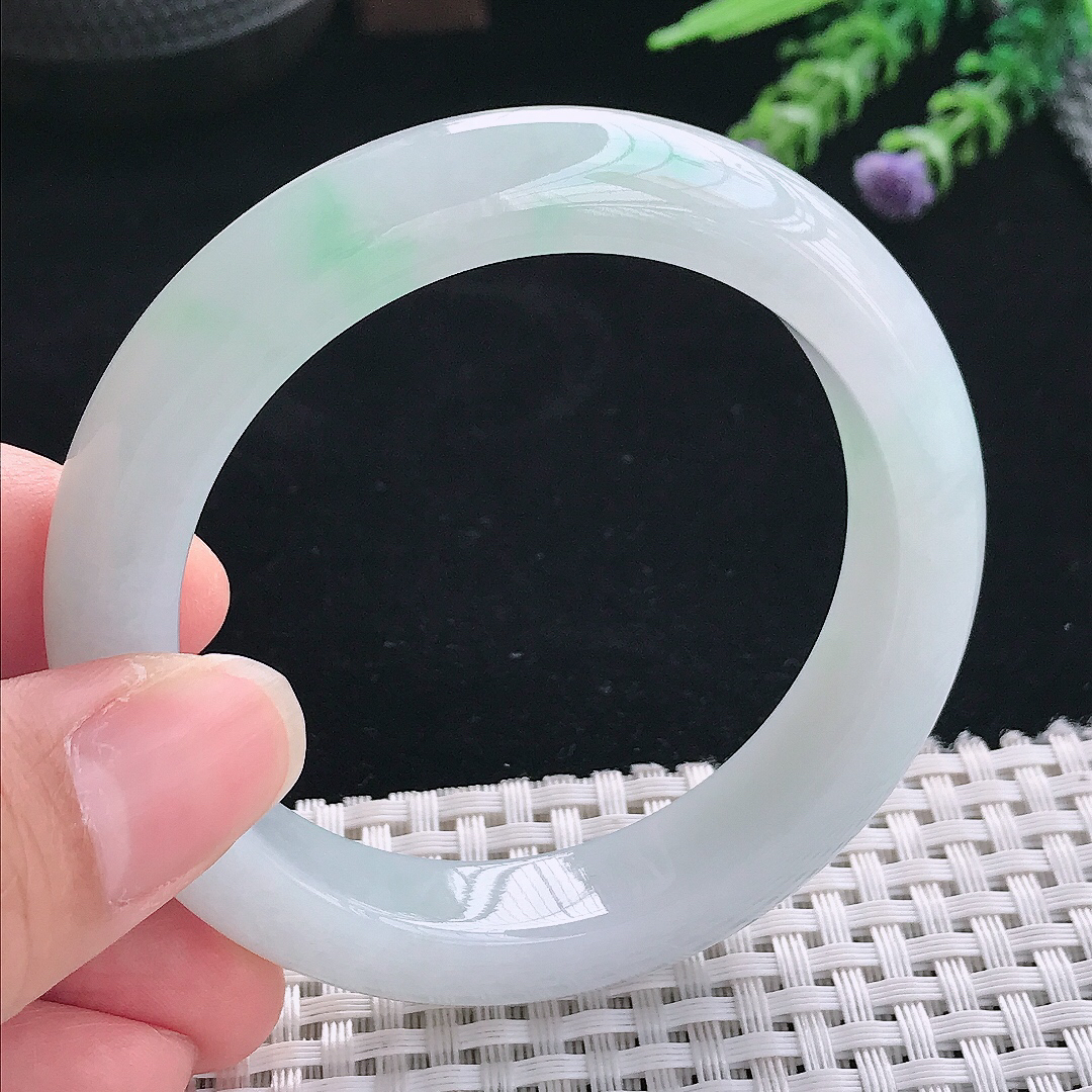 实拍A货翡翠54/12.5/9老坑冰润起胶飘绿手镯玉镯手环