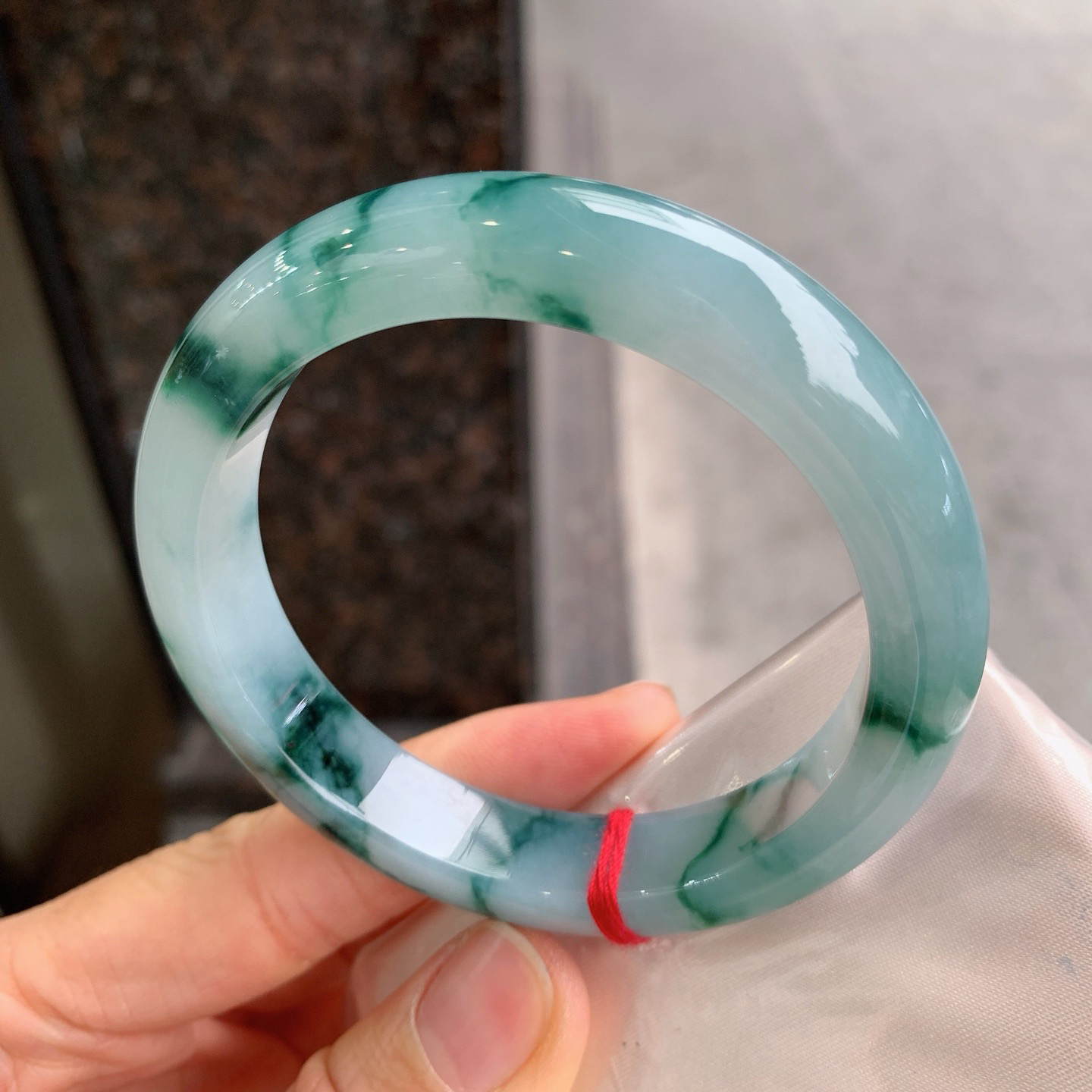 正圈飘花 无瑕 尺寸：57.3/13/9  细腻