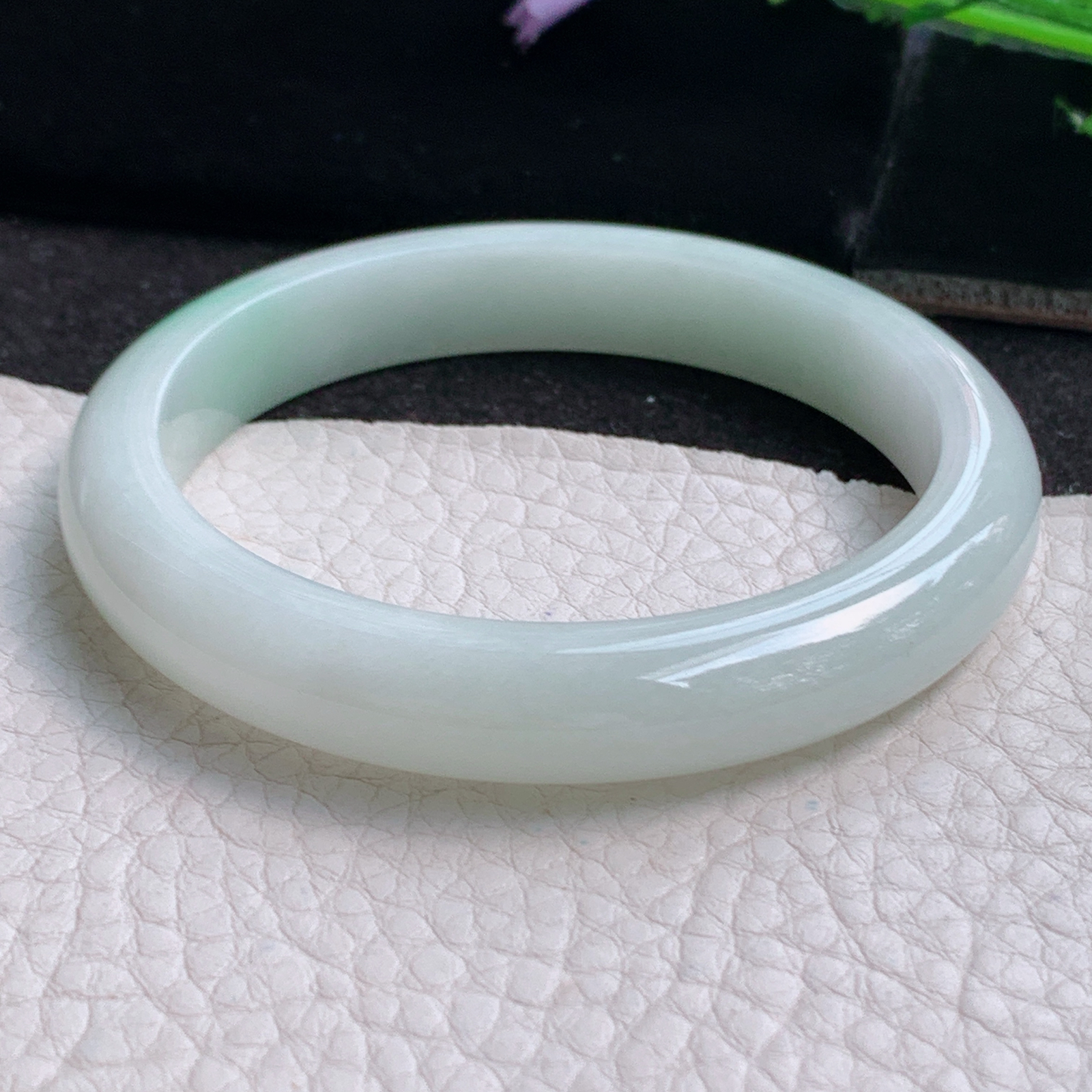 js实拍56*10.3*7.4平安镯 天然翡翠A货玉手镯精美飘绿秀气正圈玉手环