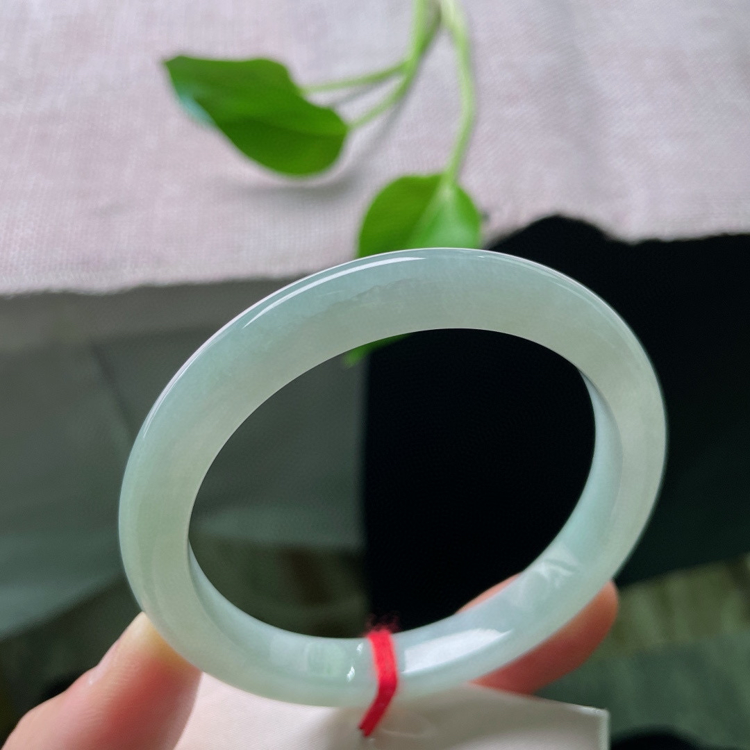 56/9/7.2，浅绿底正圈，条形秀气，上手斯文秀美，芳卿可人，一点皮纹